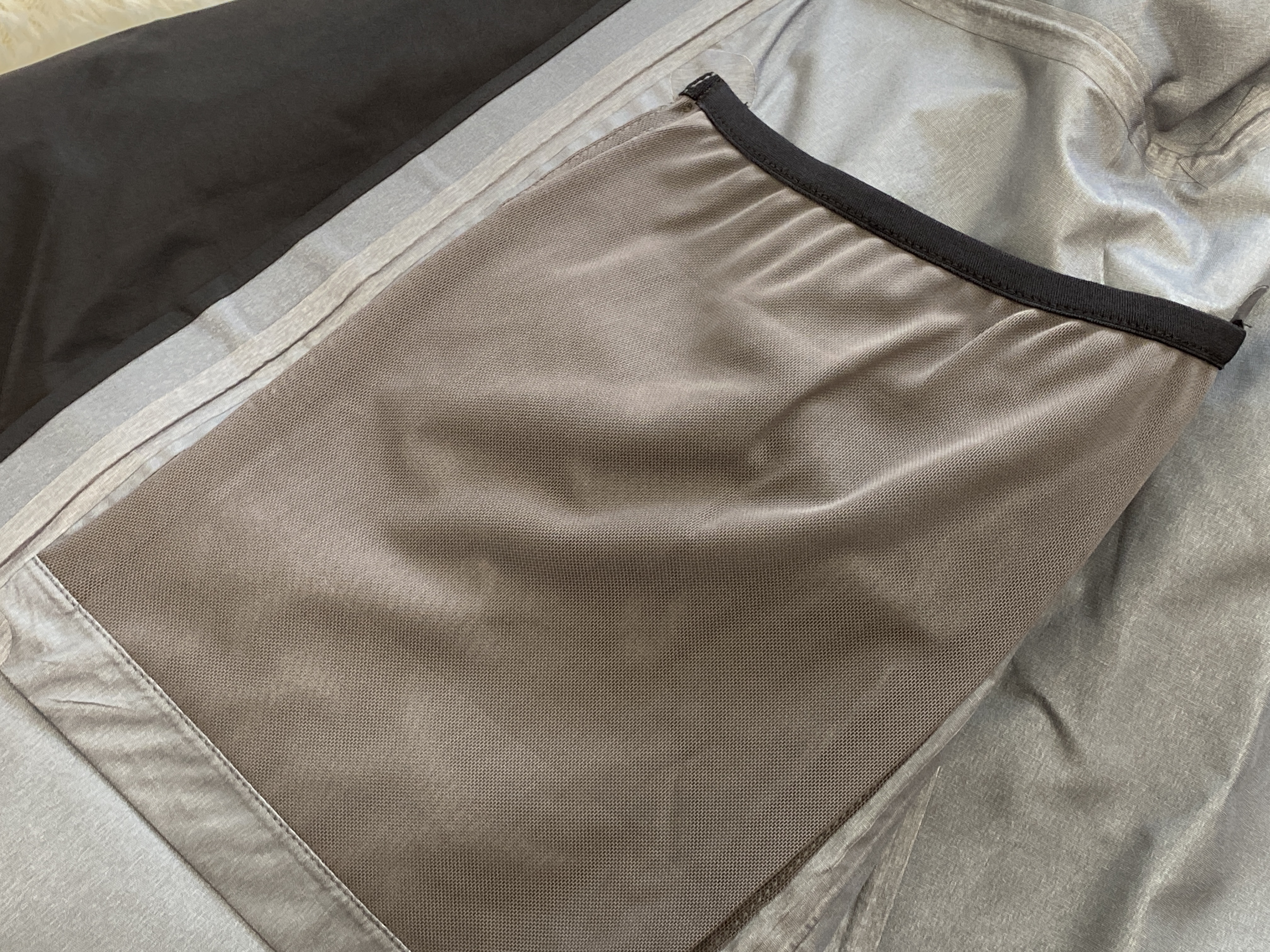 Arcteryx Alpha SV 始祖鳥  第6代 刺繡LOGO  戶外 透氣 長袖  防風 防水  外套 夾克  沖鋒衣  黑白  货号：25681