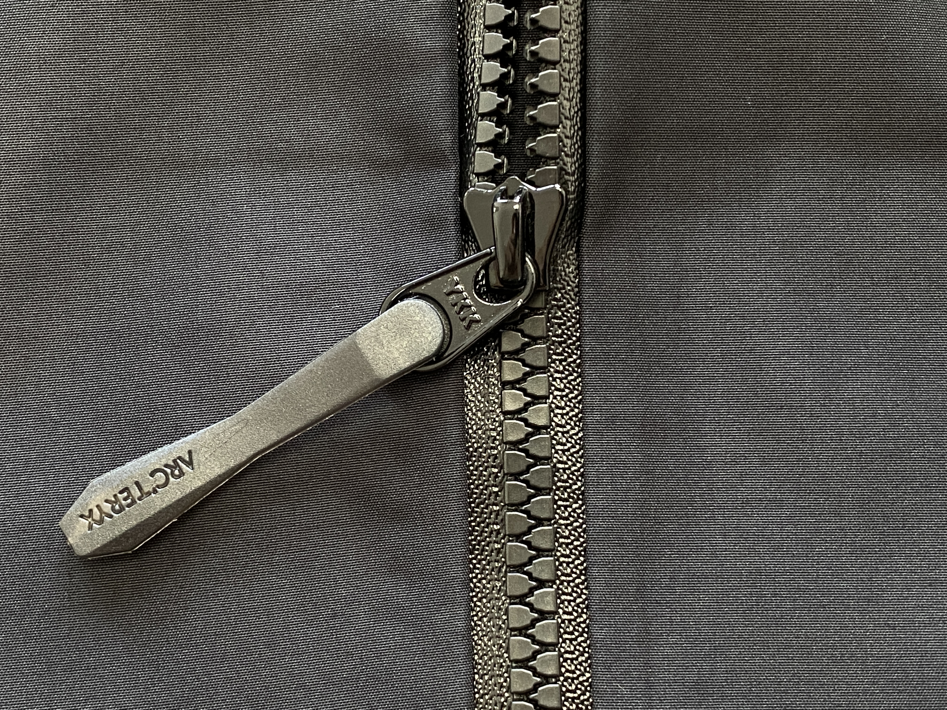 Arcteryx Alpha SV 始祖鳥  第6代 刺繡LOGO  戶外 透氣 長袖  防風 防水  外套 夾克  沖鋒衣  黑色黃刺繡 货号：25681