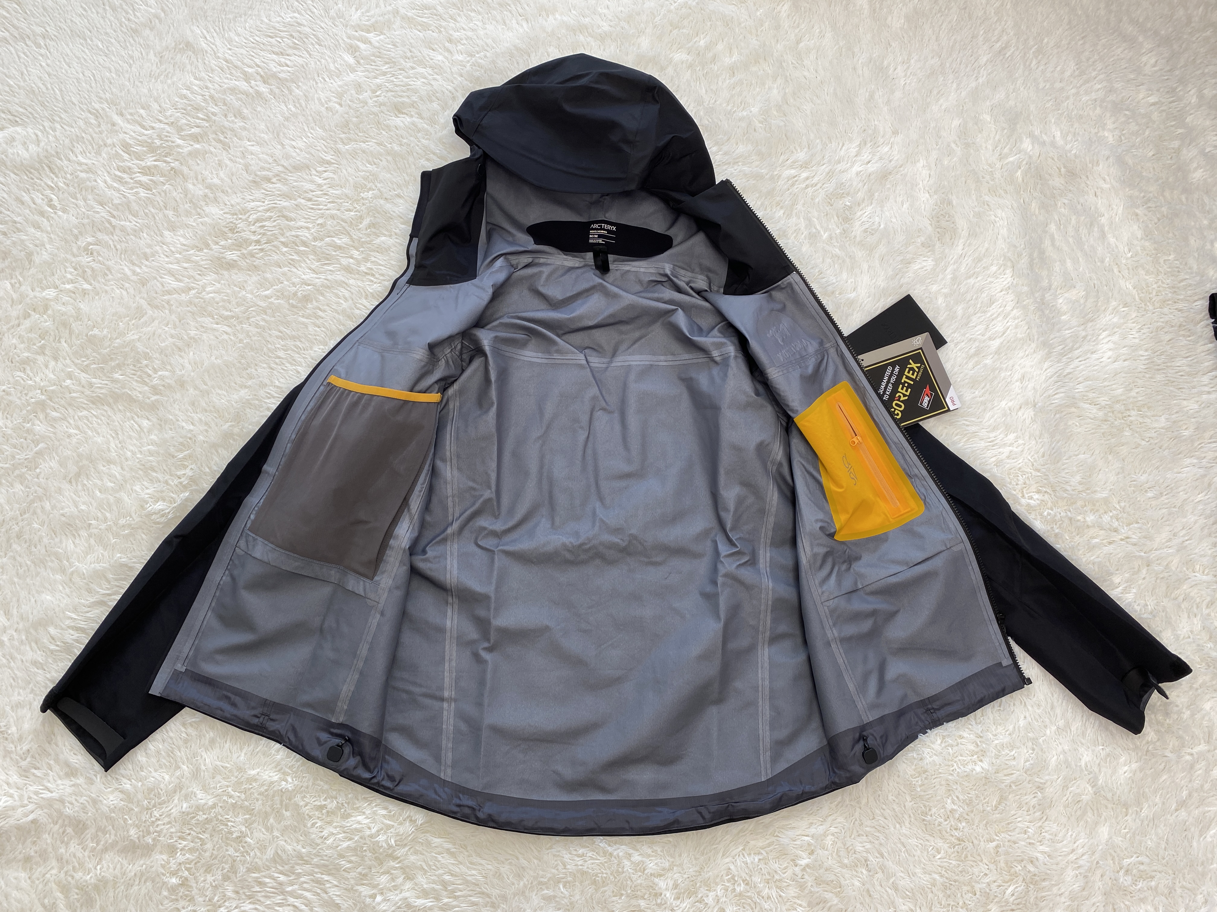 Arcteryx Alpha SV 始祖鳥  第6代 刺繡LOGO  戶外 透氣 長袖  防風 防水  外套 夾克  沖鋒衣  黑色黃刺繡 货号：25681