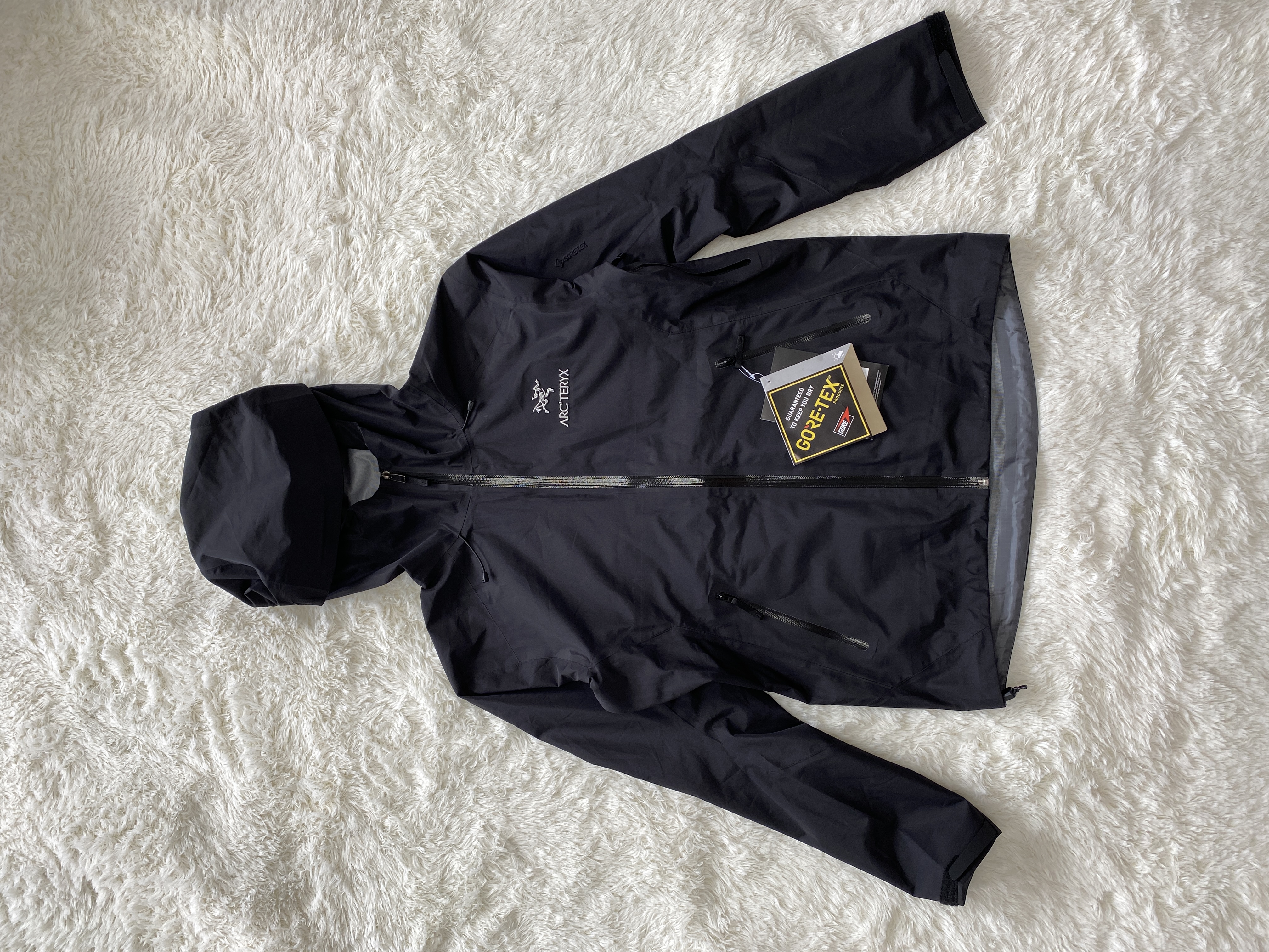 Arcteryx Beat LT Jacket 始祖鳥 硬殼繫列 黑色 白淺灰刺繡 沖鋒衣 長袖  防風 防水 戶外 外套 夾克  黑色 货号：31346  