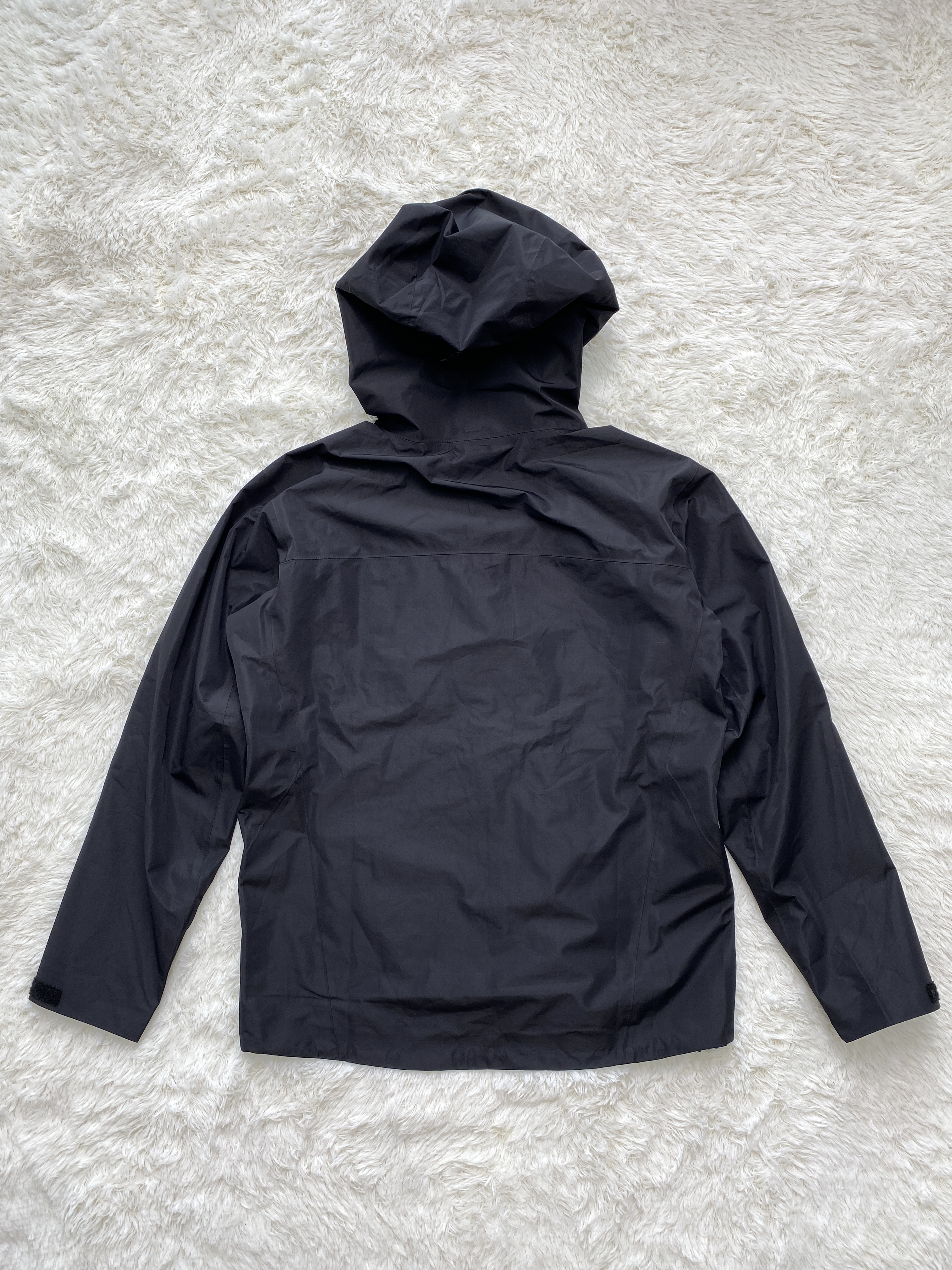Arcteryx Beat LT Jacket 始祖鳥 硬殼繫列 黑色 白淺灰刺繡 沖鋒衣 長袖  防風 防水 戶外 外套 夾克  黑色 货号：31346  