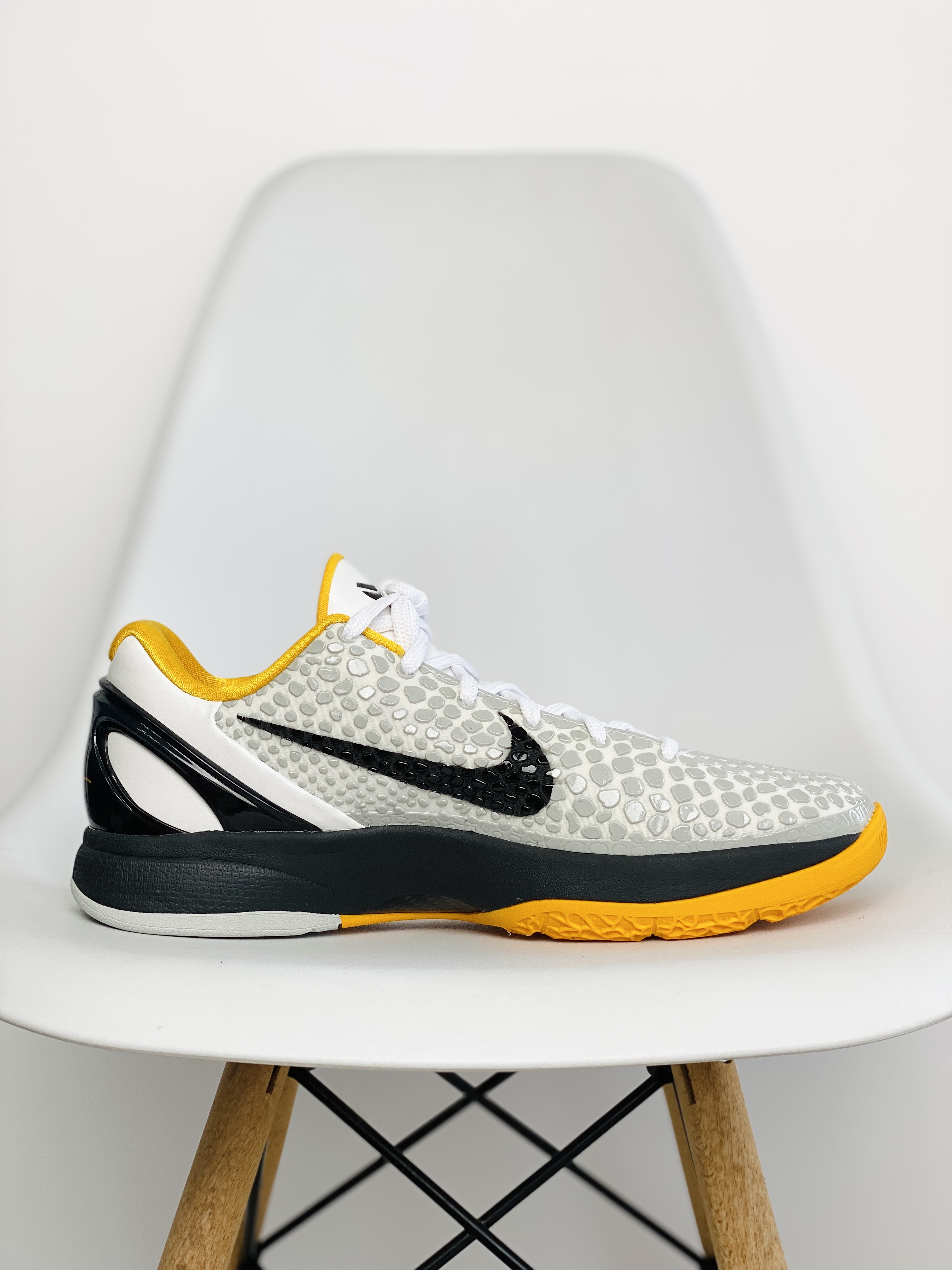 需预定 H12 Kobe6 季后赛 球鞋 籃球鞋 實戰鞋 前掌气垫 后掌EVA  真碳板 波鞋 男鞋    CW2190-100