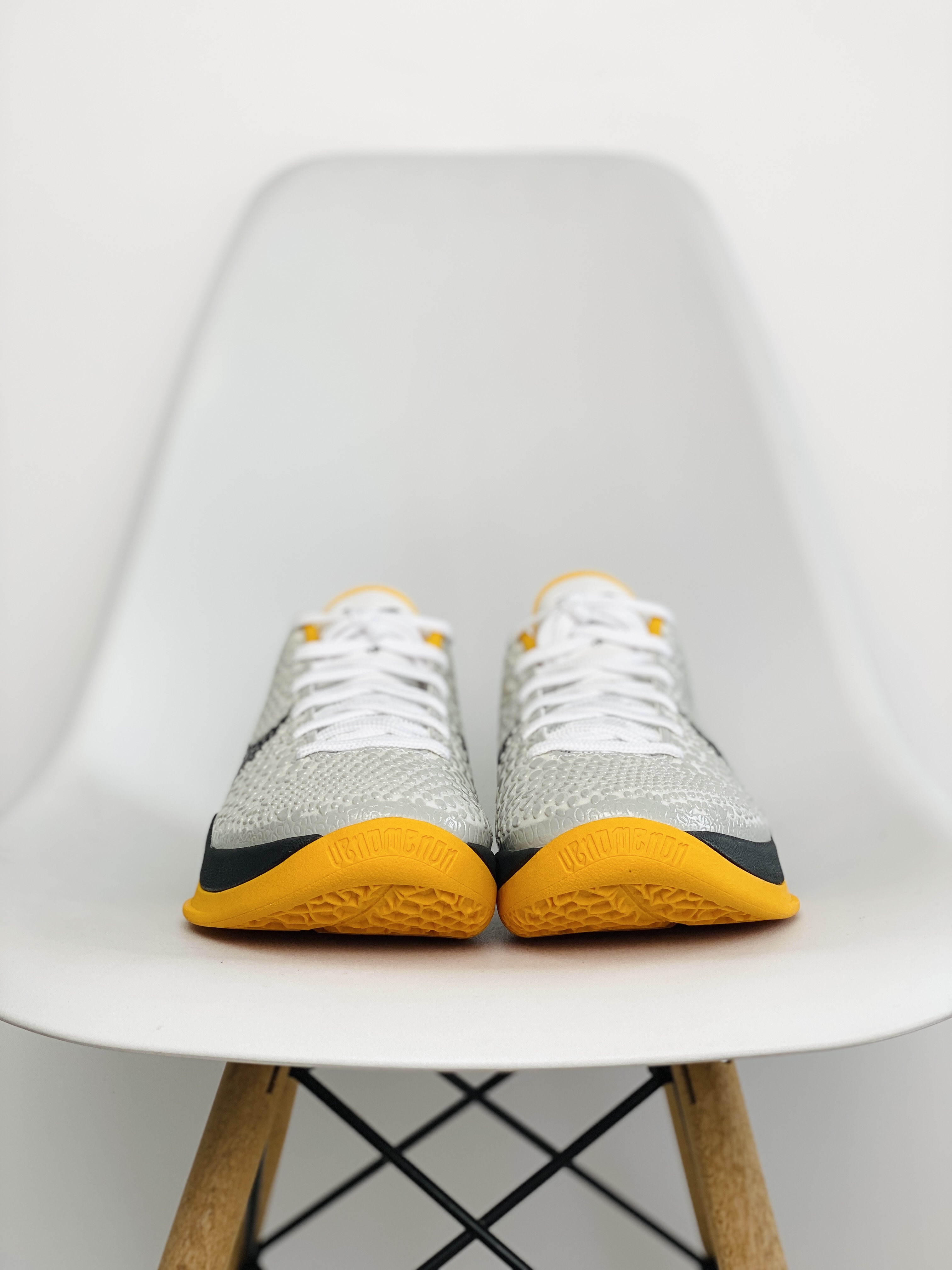 需预定 H12 Kobe6 季后赛 球鞋 籃球鞋 實戰鞋 前掌气垫 后掌EVA  真碳板 波鞋 男鞋    CW2190-100