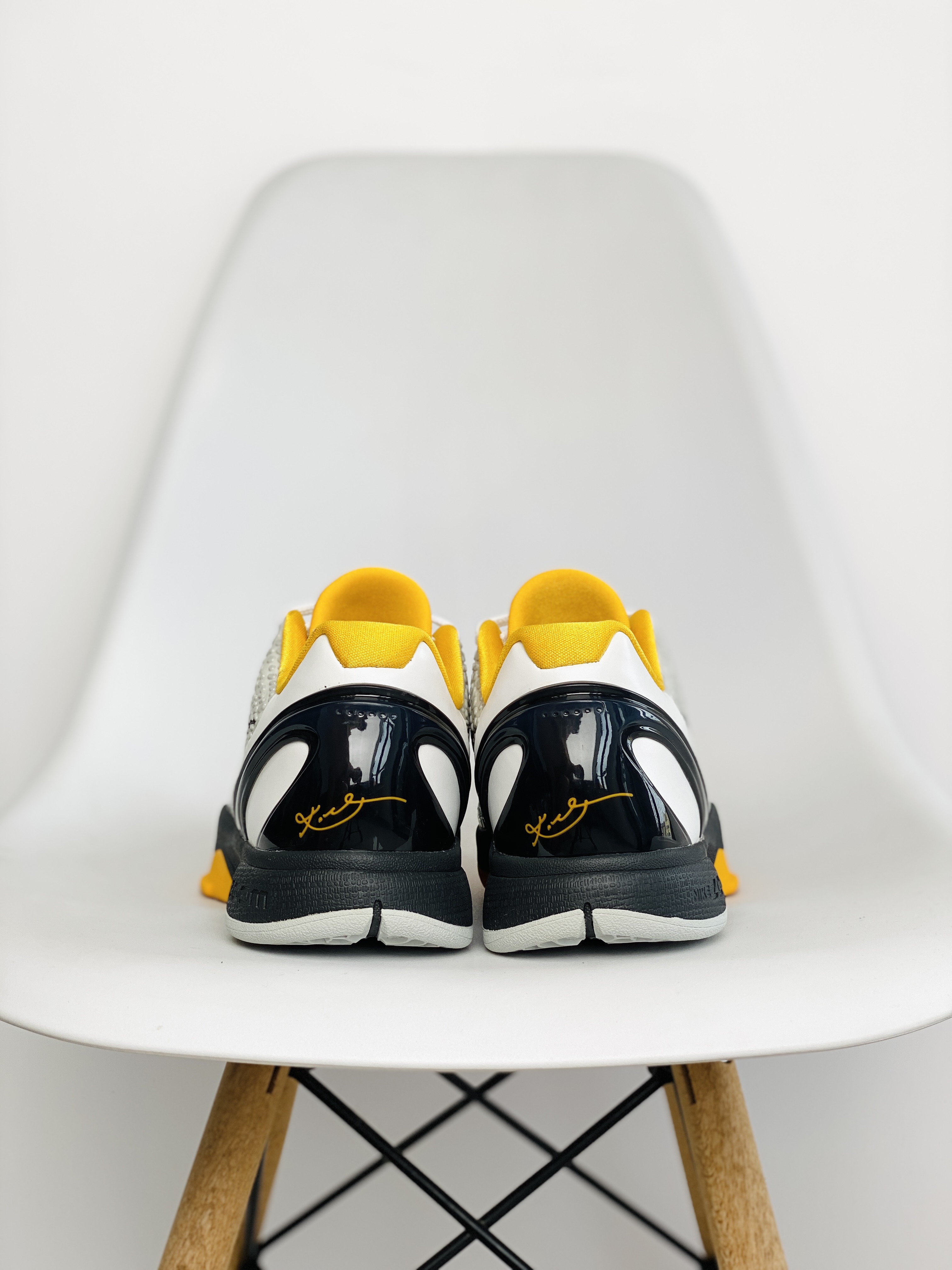 需预定 H12 Kobe6 季后赛 球鞋 籃球鞋 實戰鞋 前掌气垫 后掌EVA  真碳板 波鞋 男鞋    CW2190-100