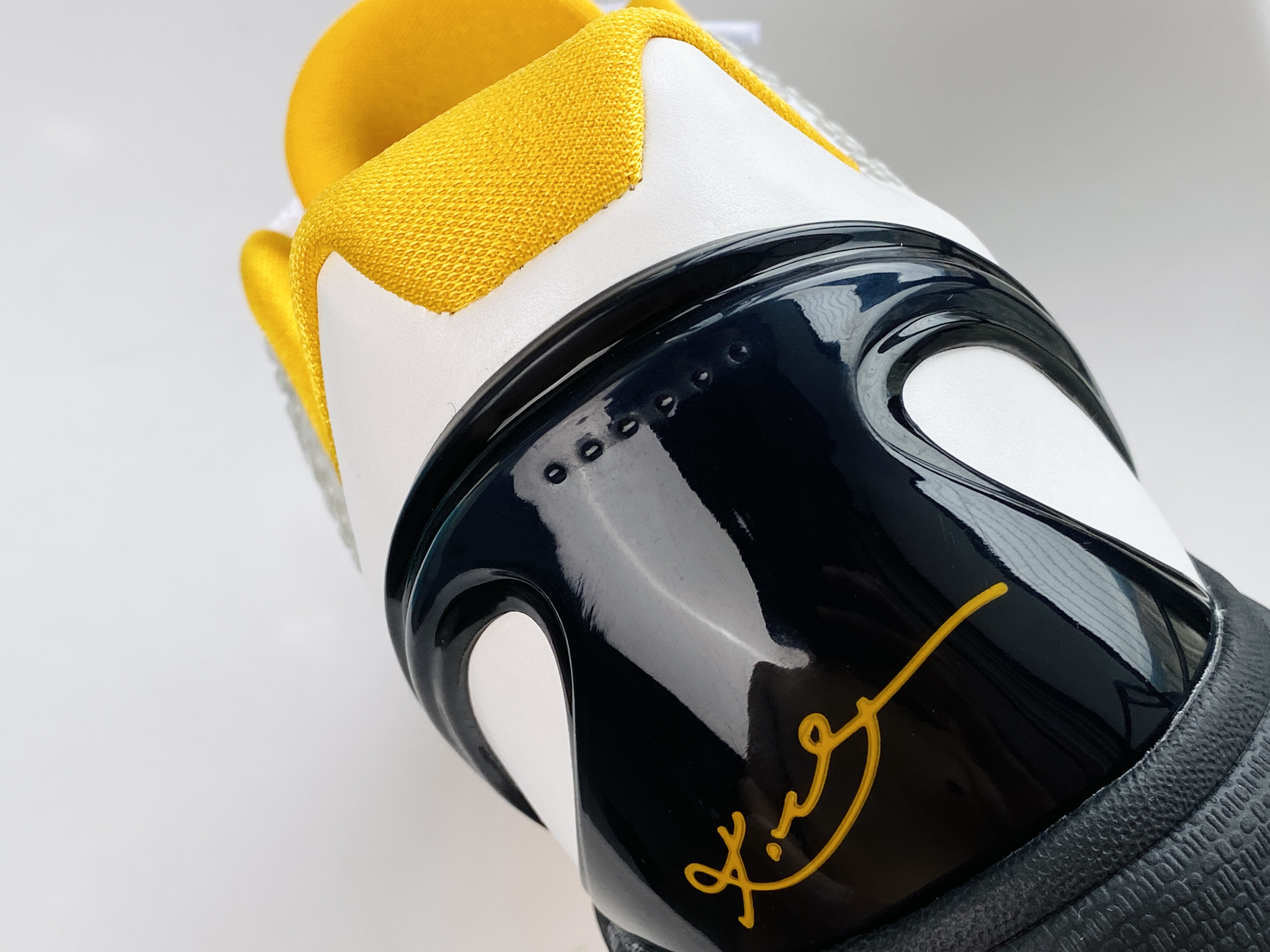 需预定 H12 Kobe6 季后赛 球鞋 籃球鞋 實戰鞋 前掌气垫 后掌EVA  真碳板 波鞋 男鞋    CW2190-100