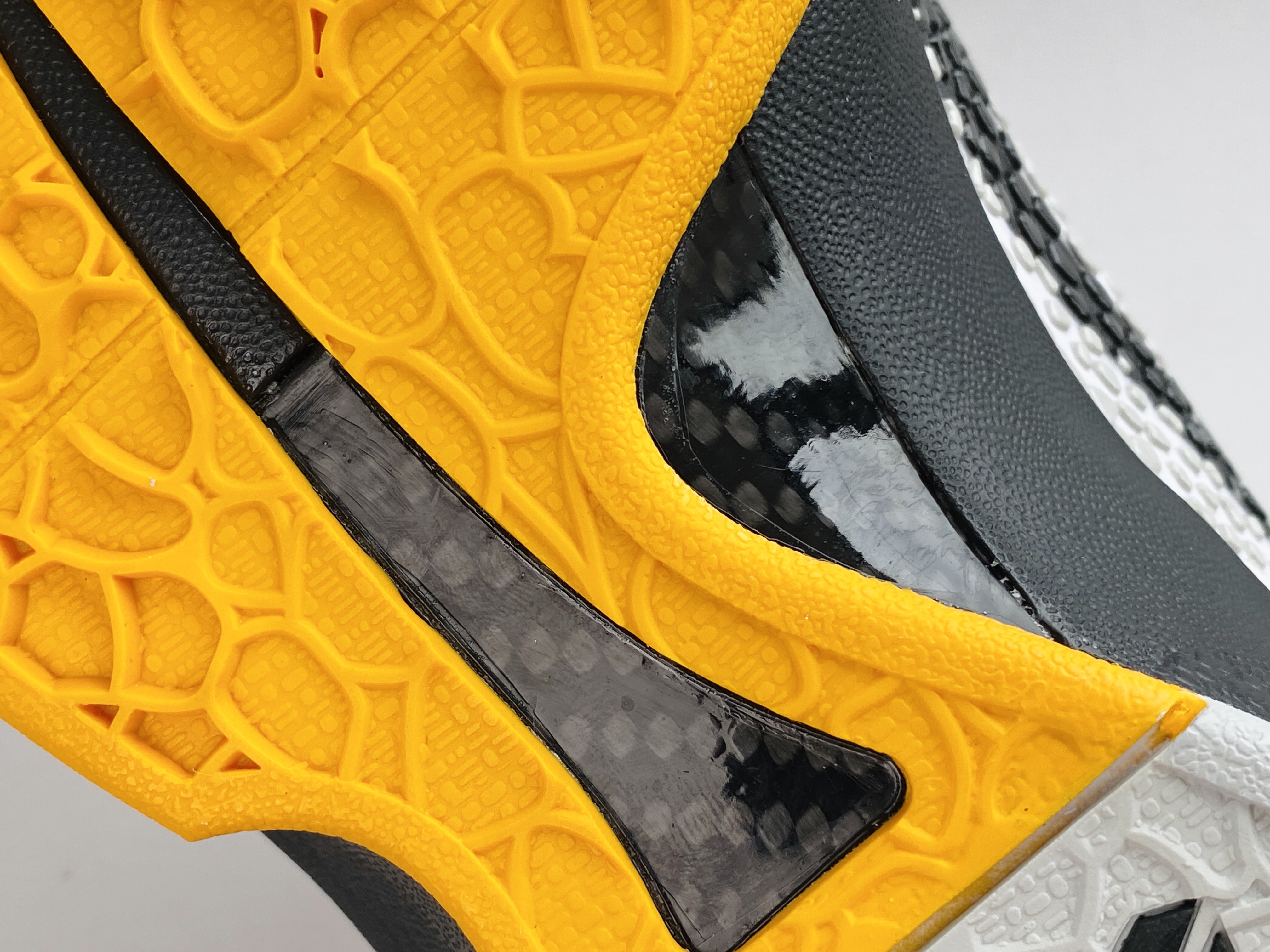 需预定 H12 Kobe6 季后赛 球鞋 籃球鞋 實戰鞋 前掌气垫 后掌EVA  真碳板 波鞋 男鞋    CW2190-100