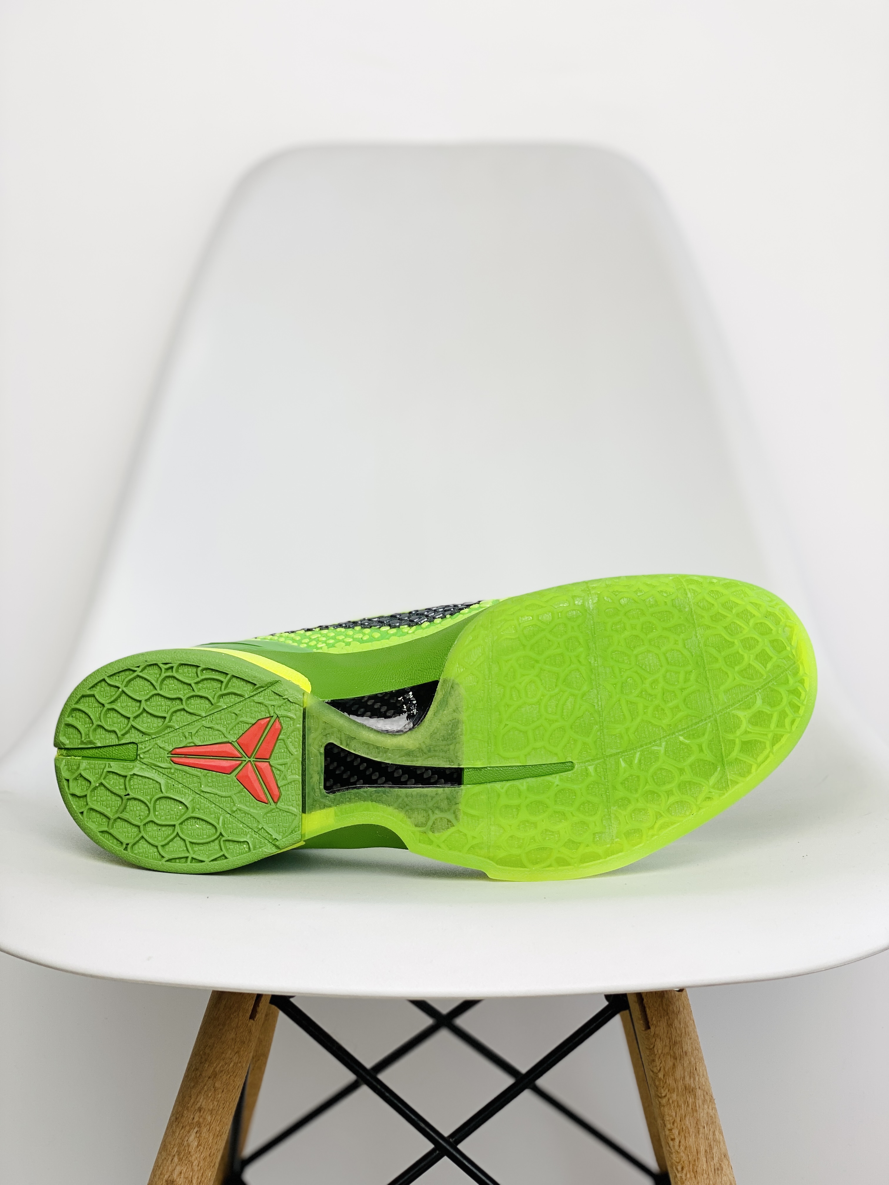 需预定 H12 Kobe6 青蜂俠 青竹絲 實戰鞋 前掌气垫 后掌EVA  真碳板 球鞋 籃球鞋 波鞋 男鞋   CW2190-300