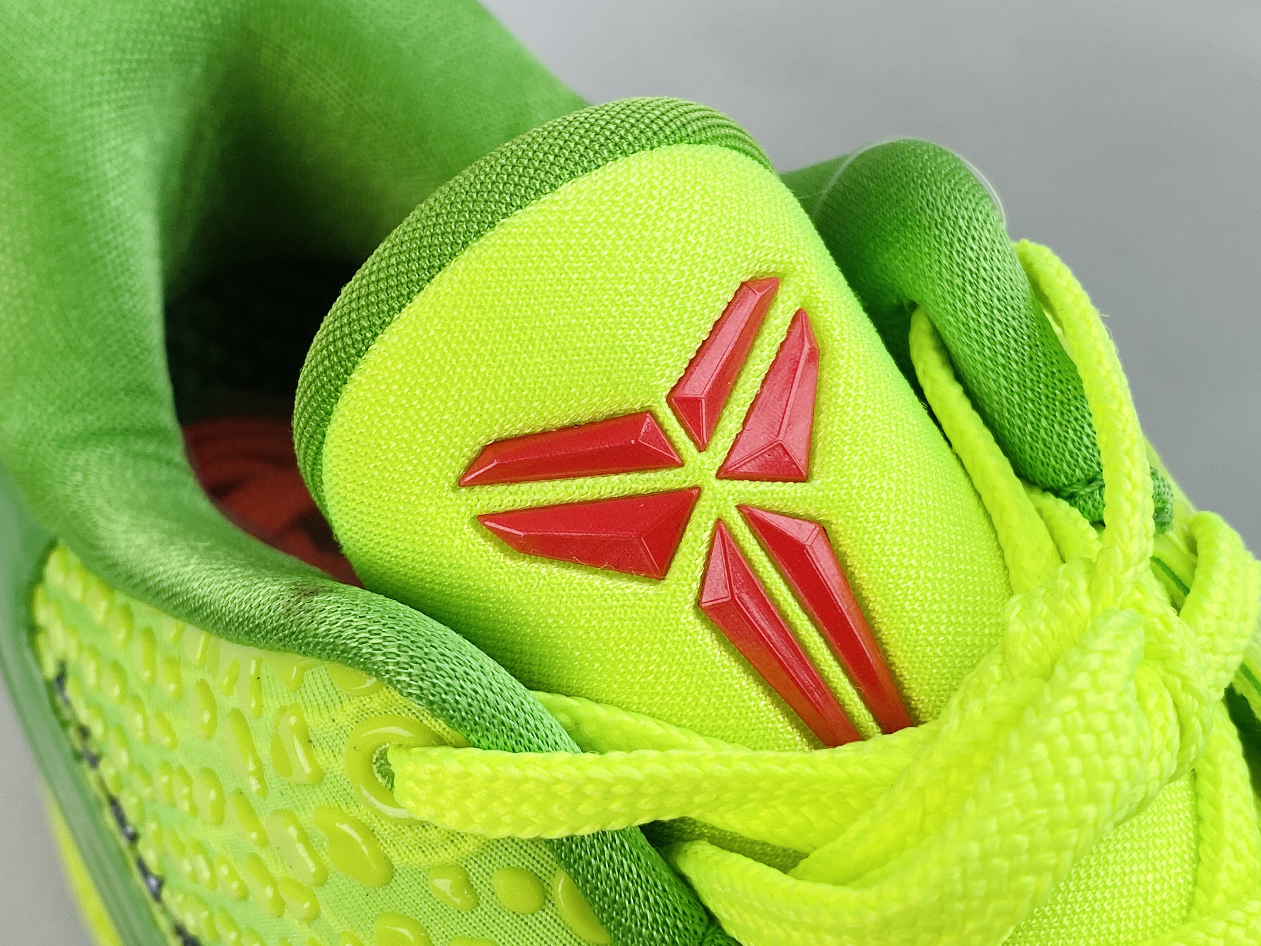 需预定 H12 Kobe6 青蜂俠 青竹絲 實戰鞋 前掌气垫 后掌EVA  真碳板 球鞋 籃球鞋 波鞋 男鞋   CW2190-300