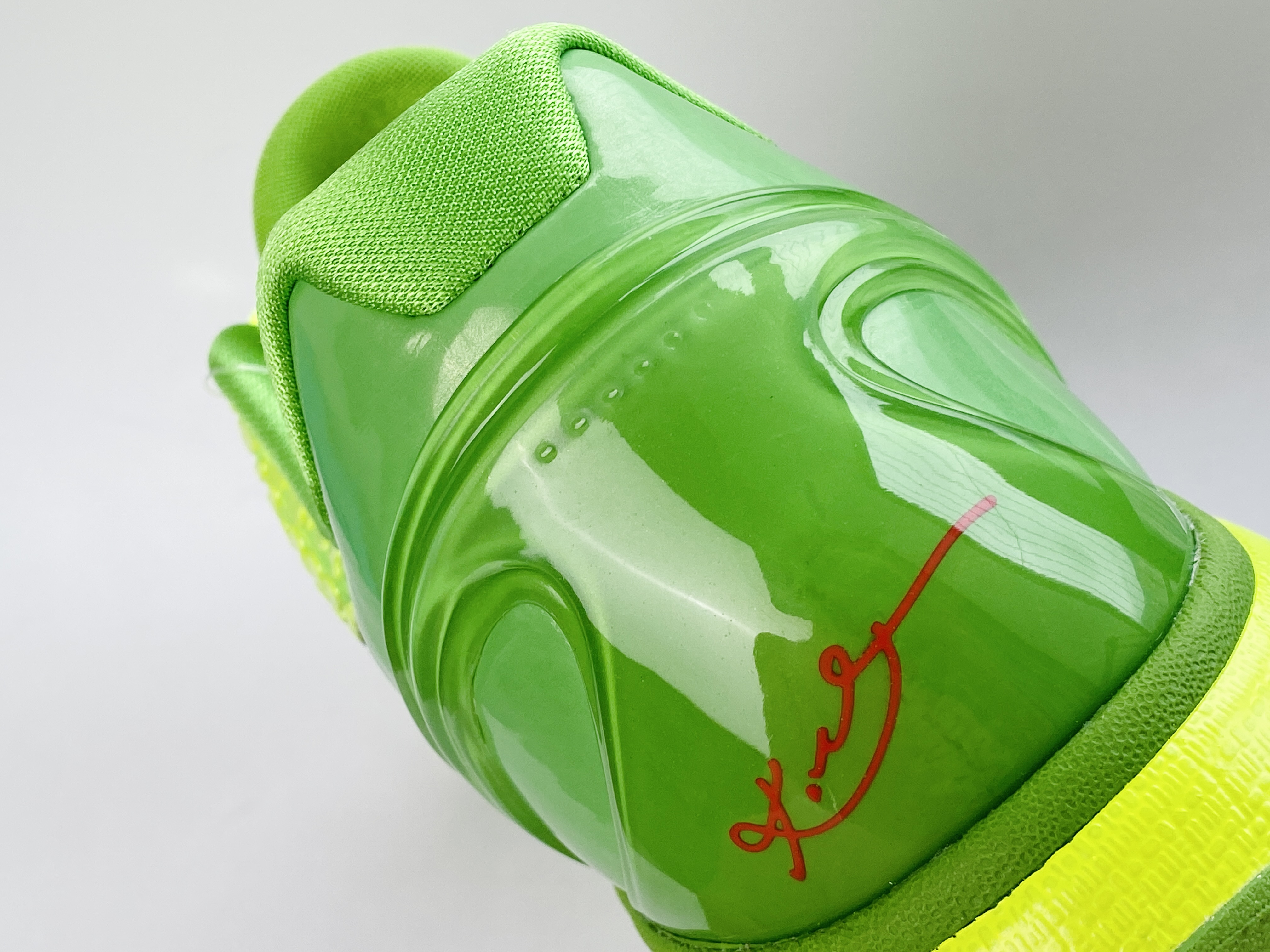 需预定 H12 Kobe6 青蜂俠 青竹絲 實戰鞋 前掌气垫 后掌EVA  真碳板 球鞋 籃球鞋 波鞋 男鞋   CW2190-300