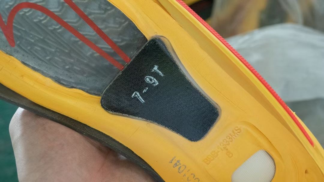 需预定 STAR  GT Cut Black Fusion Red 中底＋碳板版本  低筒  篮球鞋 球鞋 实战鞋 全掌气垫 TPU抗扭 黑黃李小龍