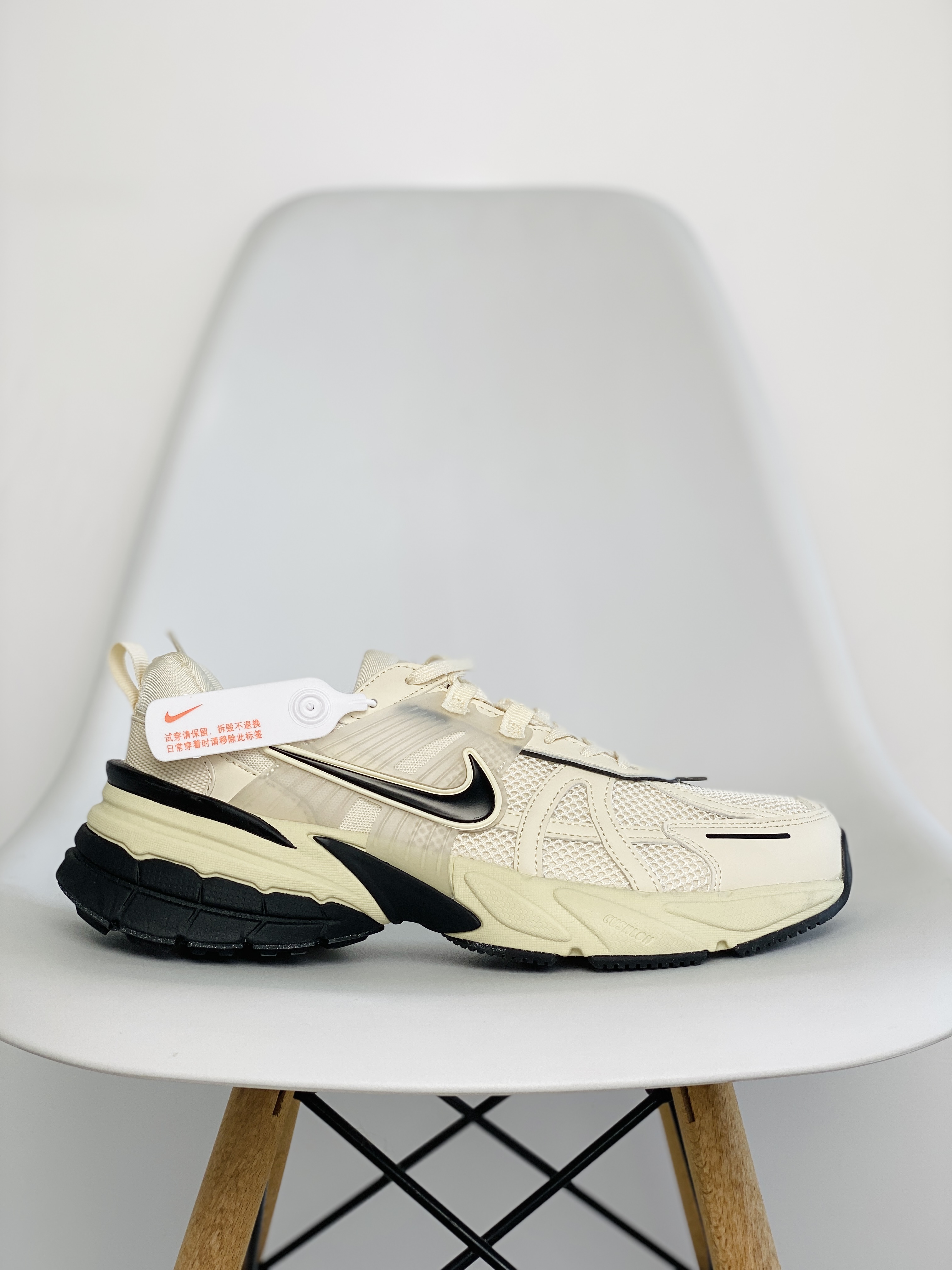 V2K Run Runtekk  低筒 跑步鞋 运动鞋 男鞋 女鞋 波鞋 米黄 D0736-101 