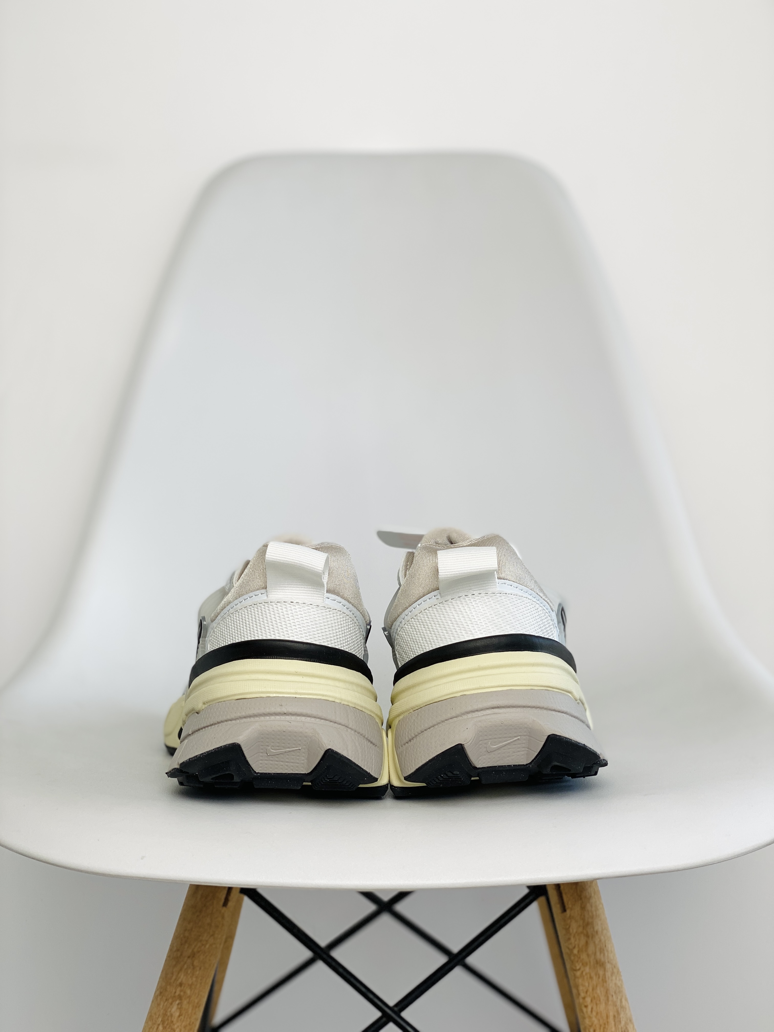 V2K Run Runtekk Summit White Metallic Silver    低筒 跑步鞋 运动鞋 男鞋 女鞋 白银 FD0736-100