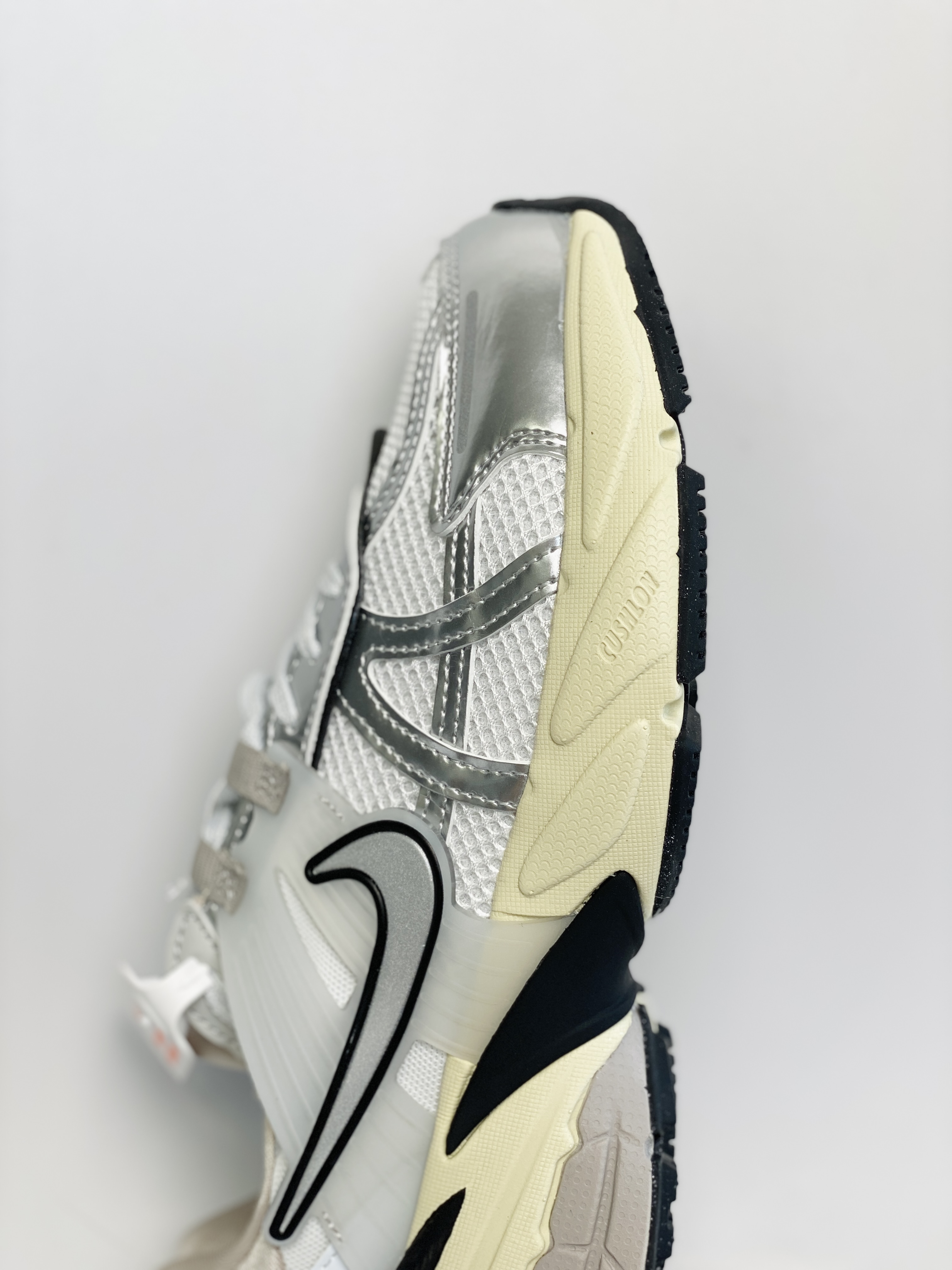 V2K Run Runtekk Summit White Metallic Silver    低筒 跑步鞋 运动鞋 男鞋 女鞋 白银 FD0736-100