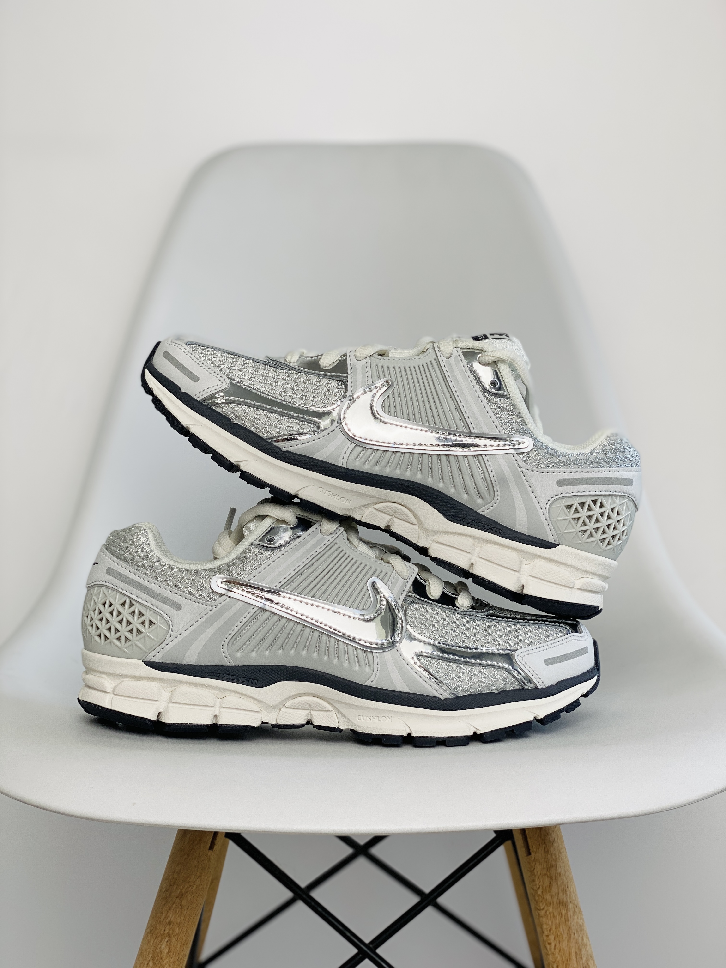 新版 Nike Air Zoom Vomero 5 Photon Dust 白色 气垫 低筒 跑步鞋 运动鞋 男鞋 女鞋 FD0884-025