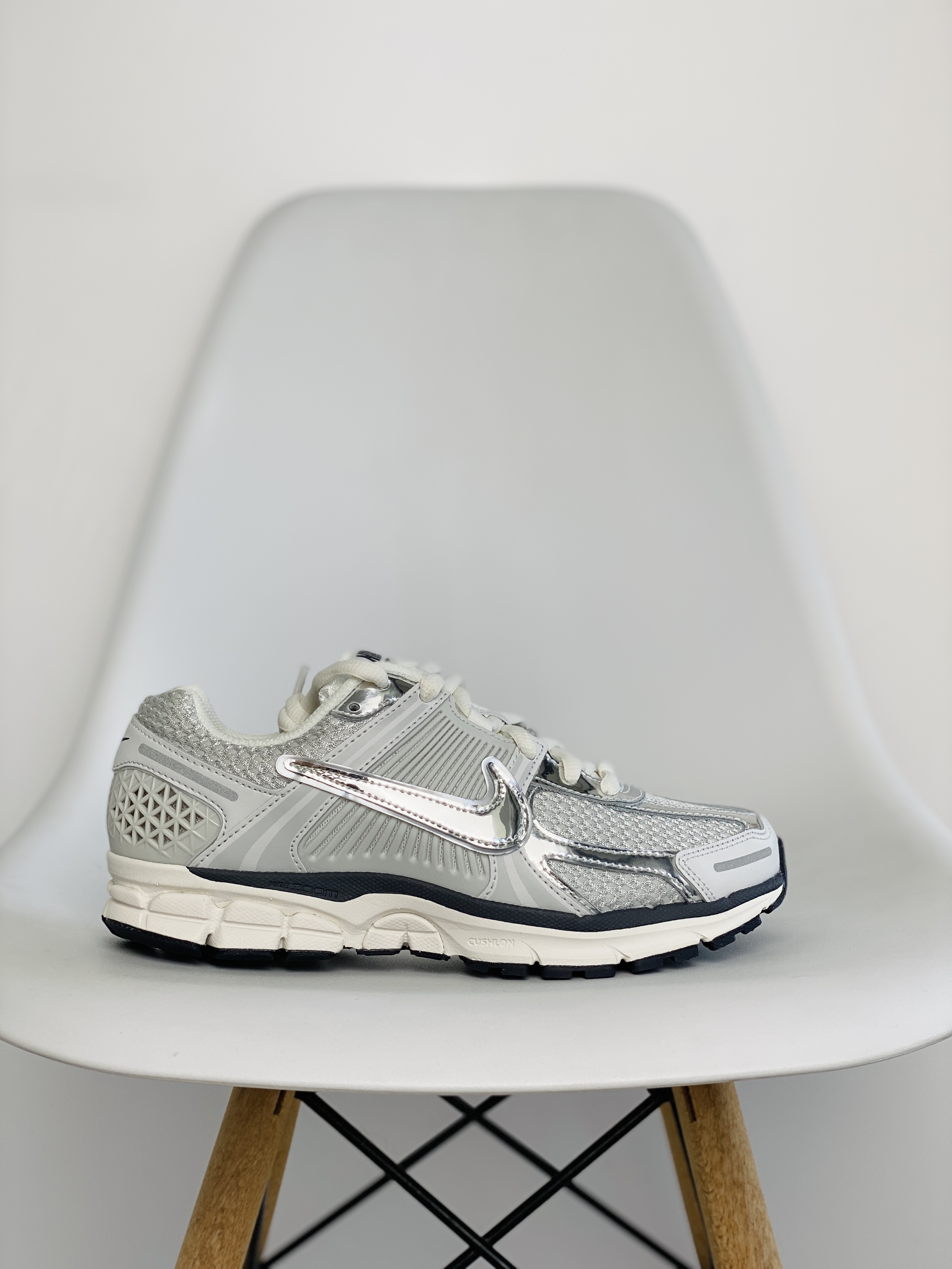 新版 Nike Air Zoom Vomero 5 Photon Dust 白色 气垫 低筒 跑步鞋 运动鞋 男鞋 女鞋 FD0884-025