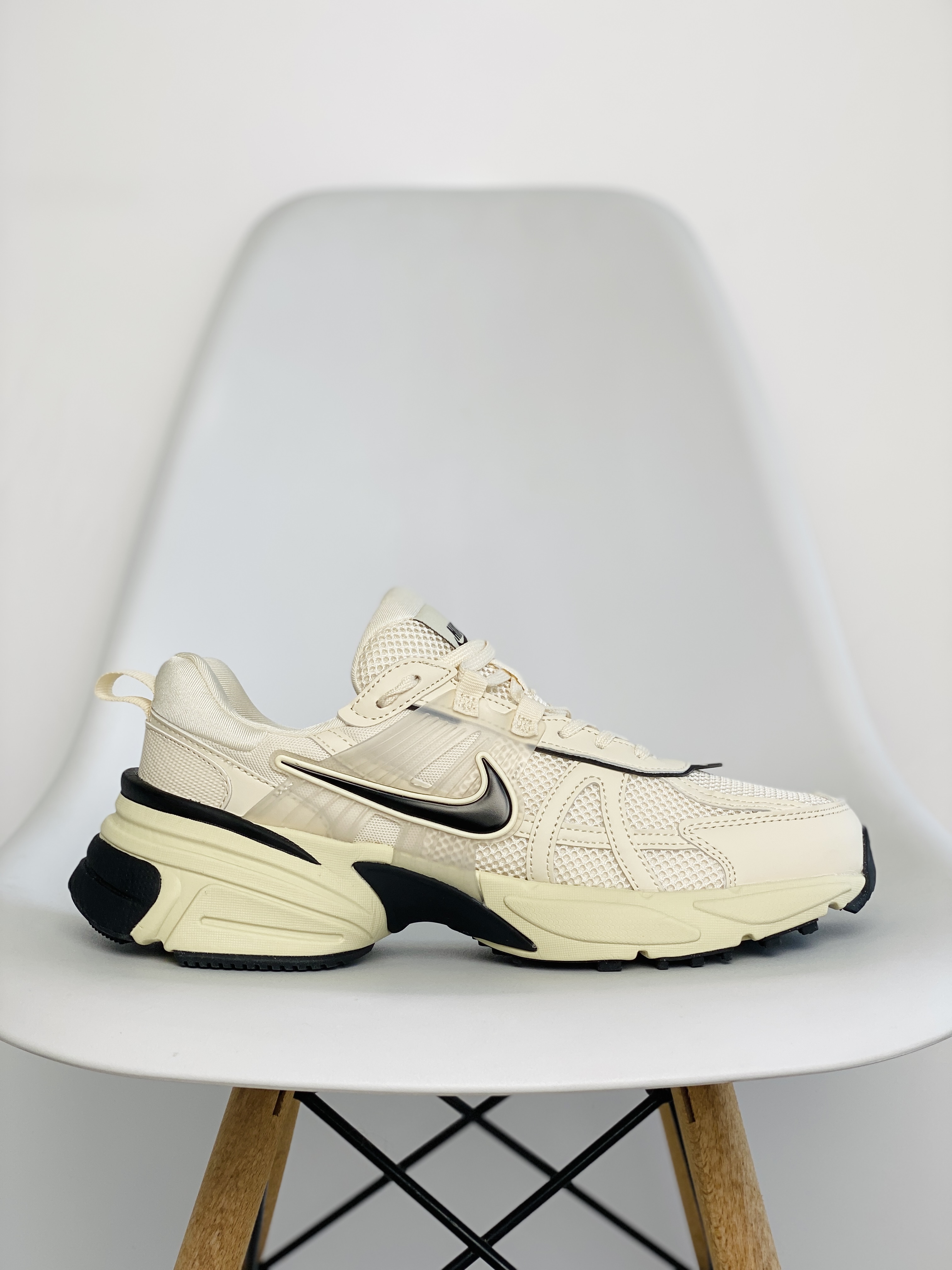 V2K Run Runtekk  低筒 跑步鞋 运动鞋 男鞋 女鞋 波鞋 米黄 D0736-101 