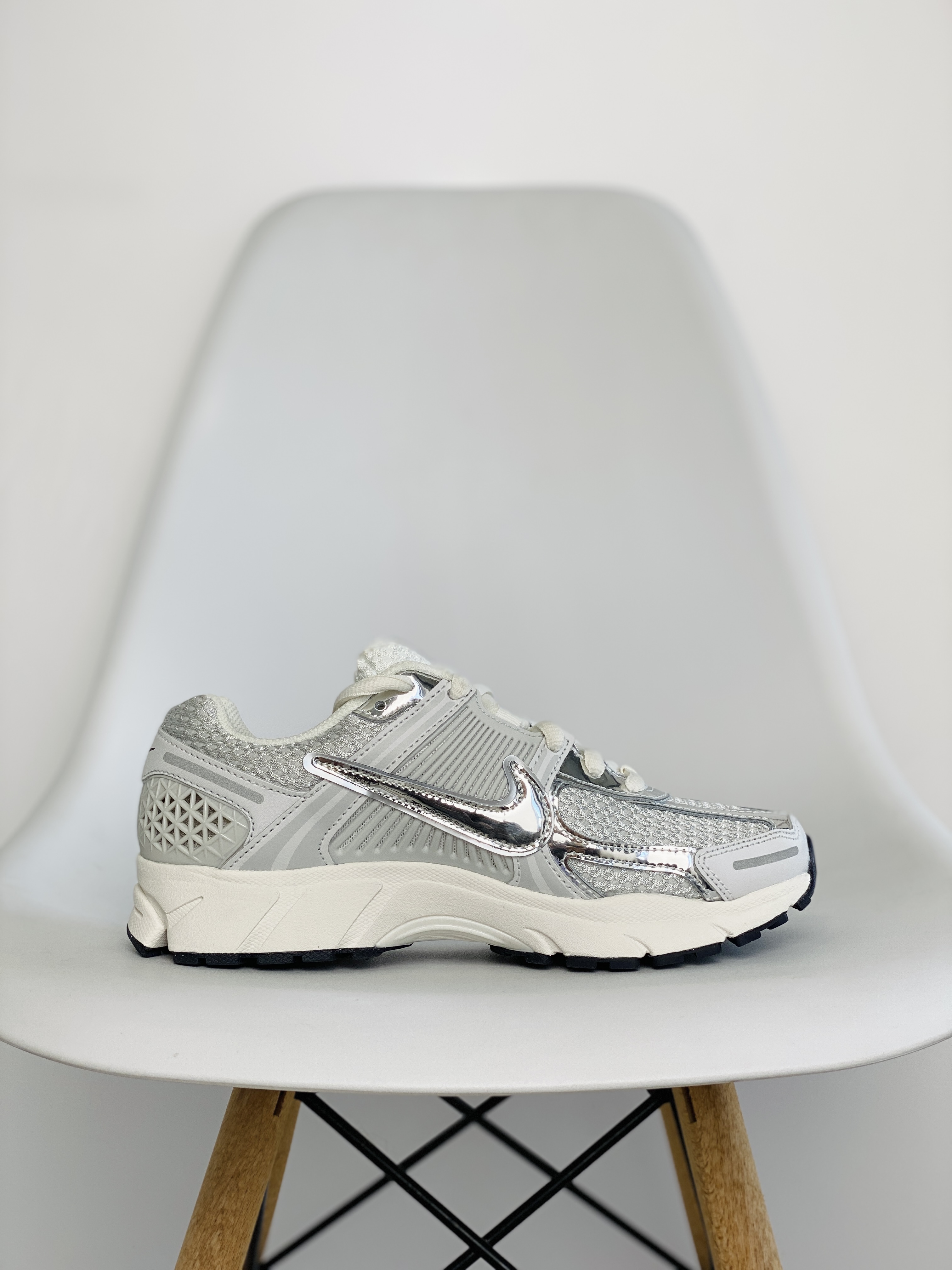 新版 Nike Air Zoom Vomero 5 Photon Dust 白色 气垫 低筒 跑步鞋 运动鞋 男鞋 女鞋 FD0884-025