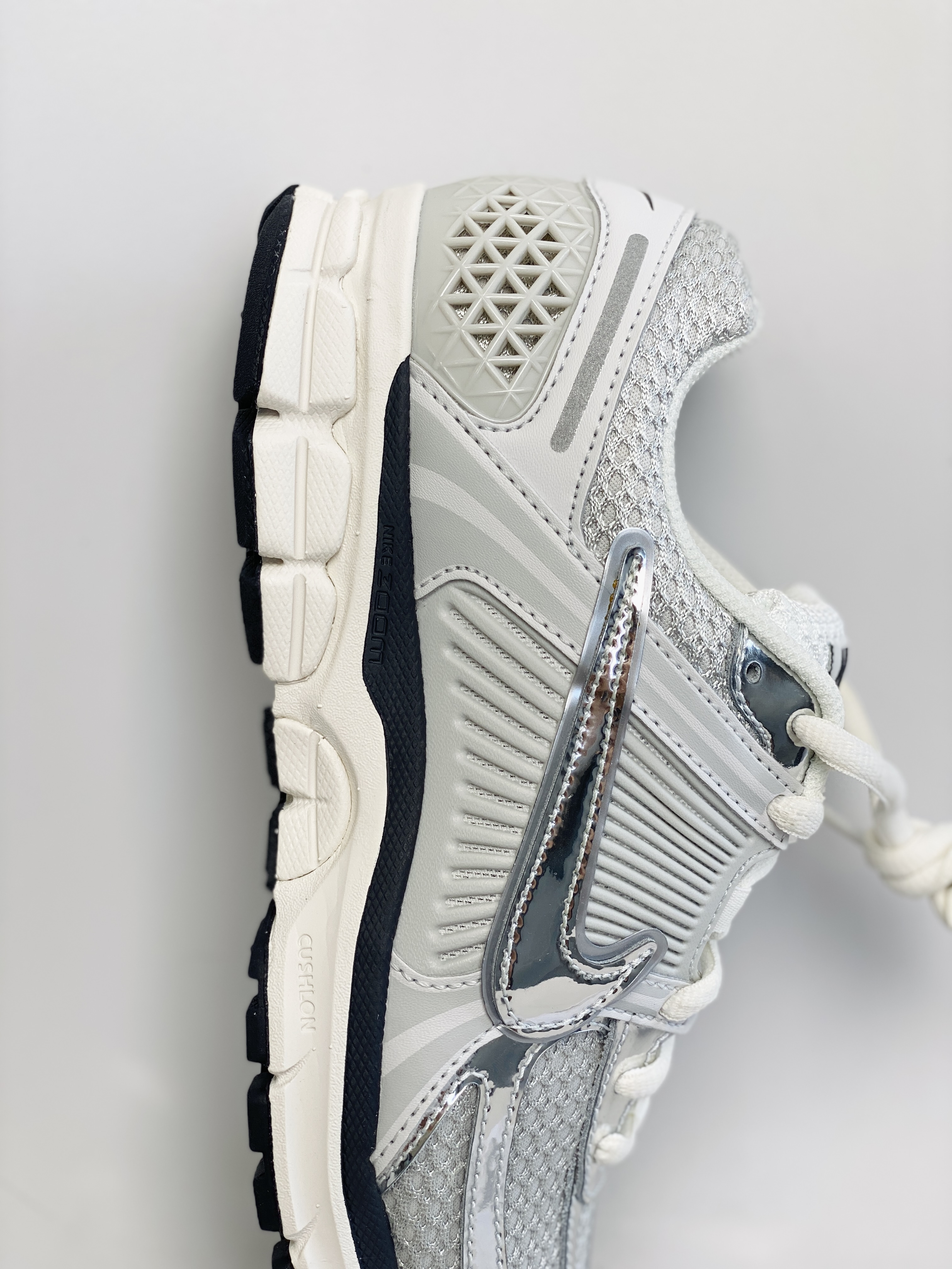 新版 Nike Air Zoom Vomero 5 Photon Dust 白色 气垫 低筒 跑步鞋 运动鞋 男鞋 女鞋 FD0884-025