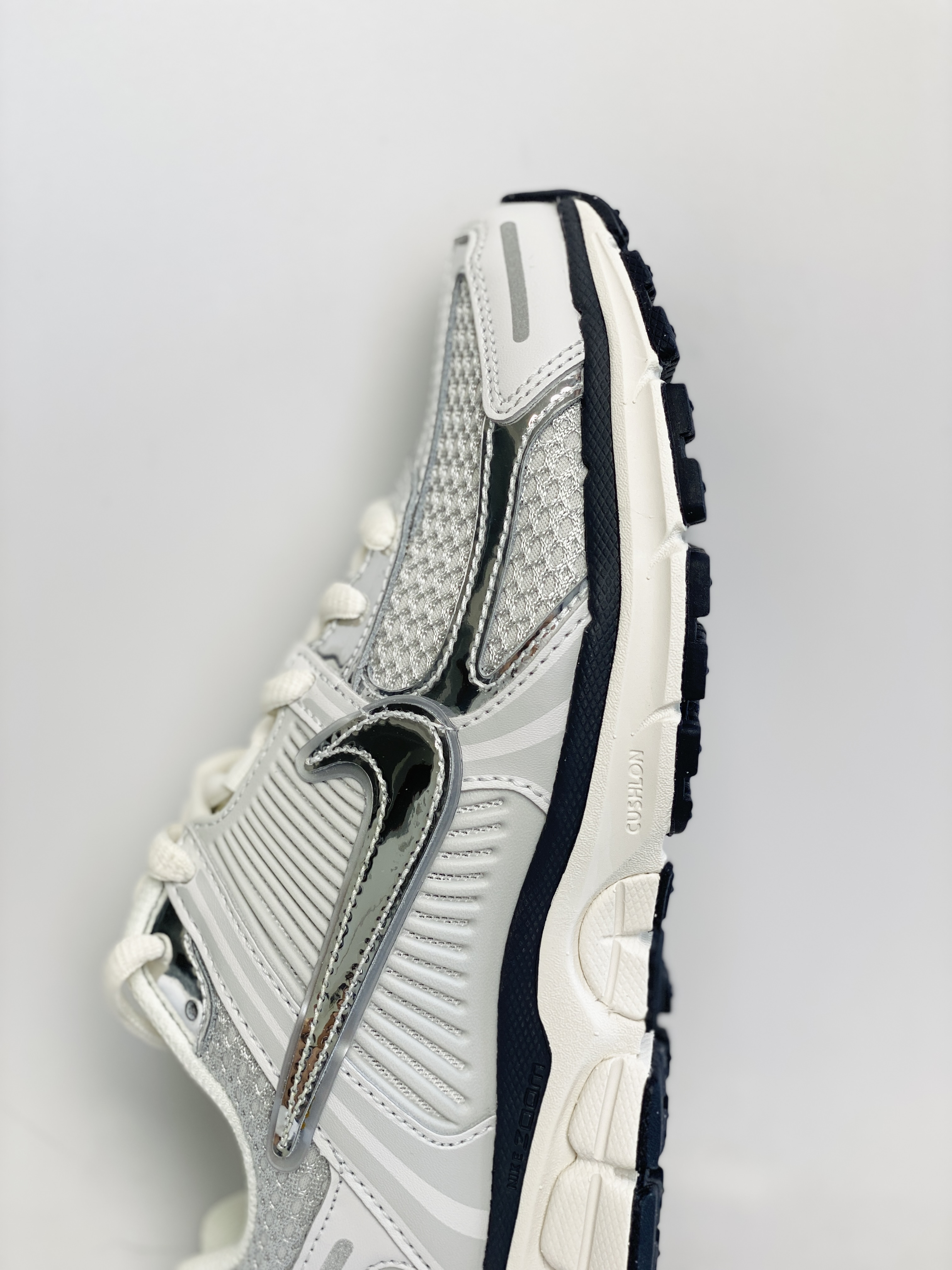 新版 Nike Air Zoom Vomero 5 Photon Dust 白色 气垫 低筒 跑步鞋 运动鞋 男鞋 女鞋 FD0884-025