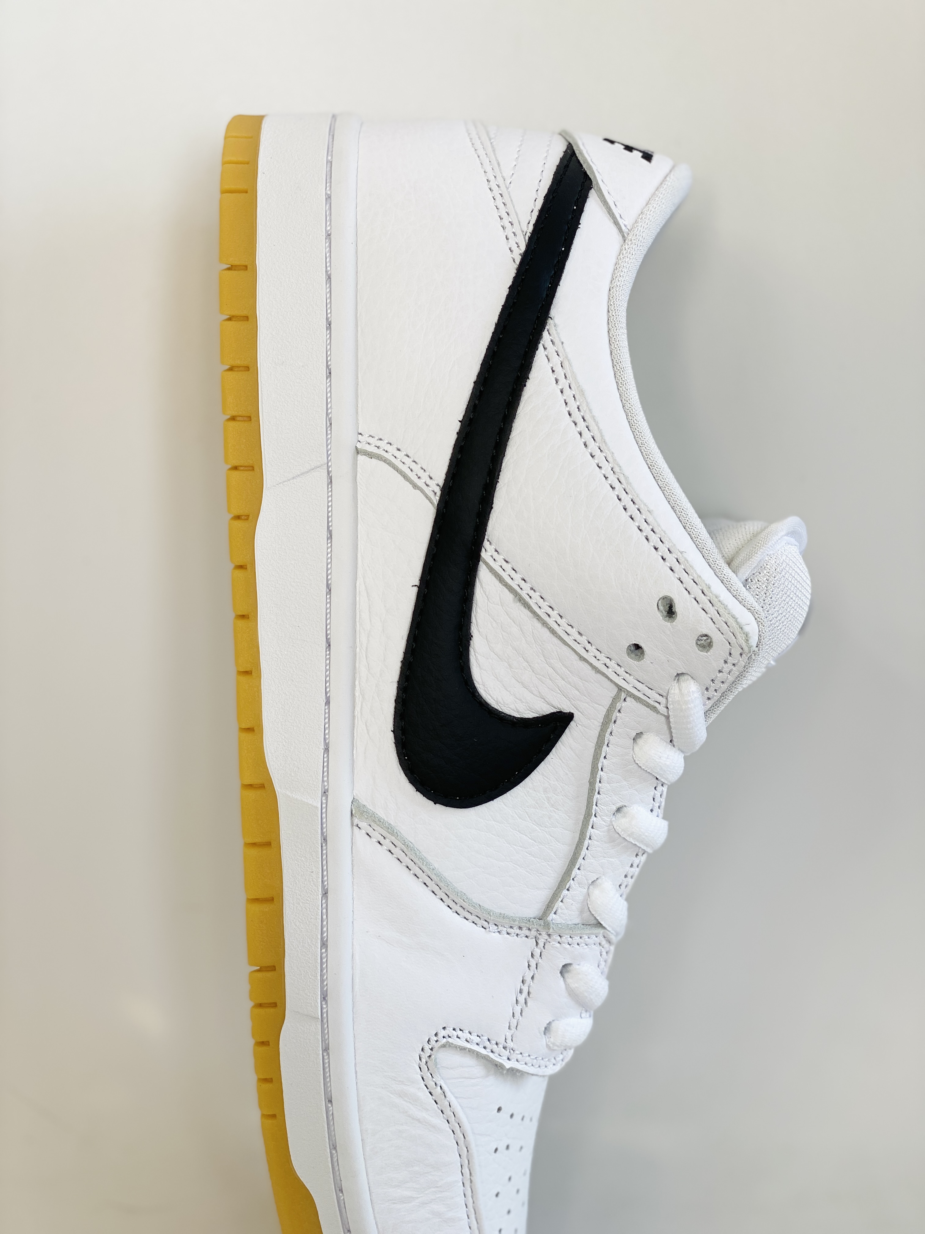  Dunk SB Low PRO ISO White Gum 低筒 復古 休闲鞋 原厂头层皮  板鞋 男鞋 女鞋 波鞋 黑白生膠  CD2563-101
