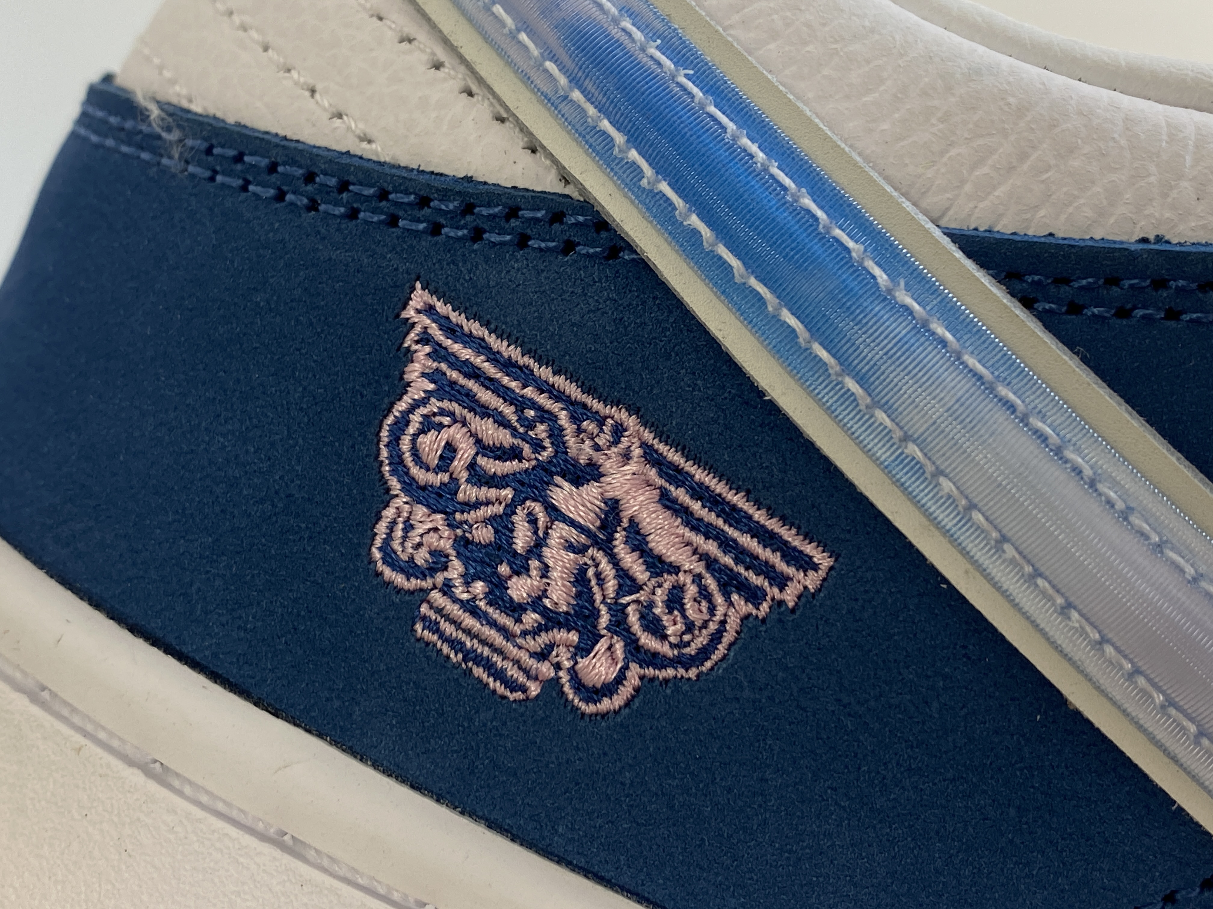 Born Raised Dunk SB Low  Release Date 低筒 复古板鞋 休闲鞋 男鞋 女鞋  藍白色 FN7819-400