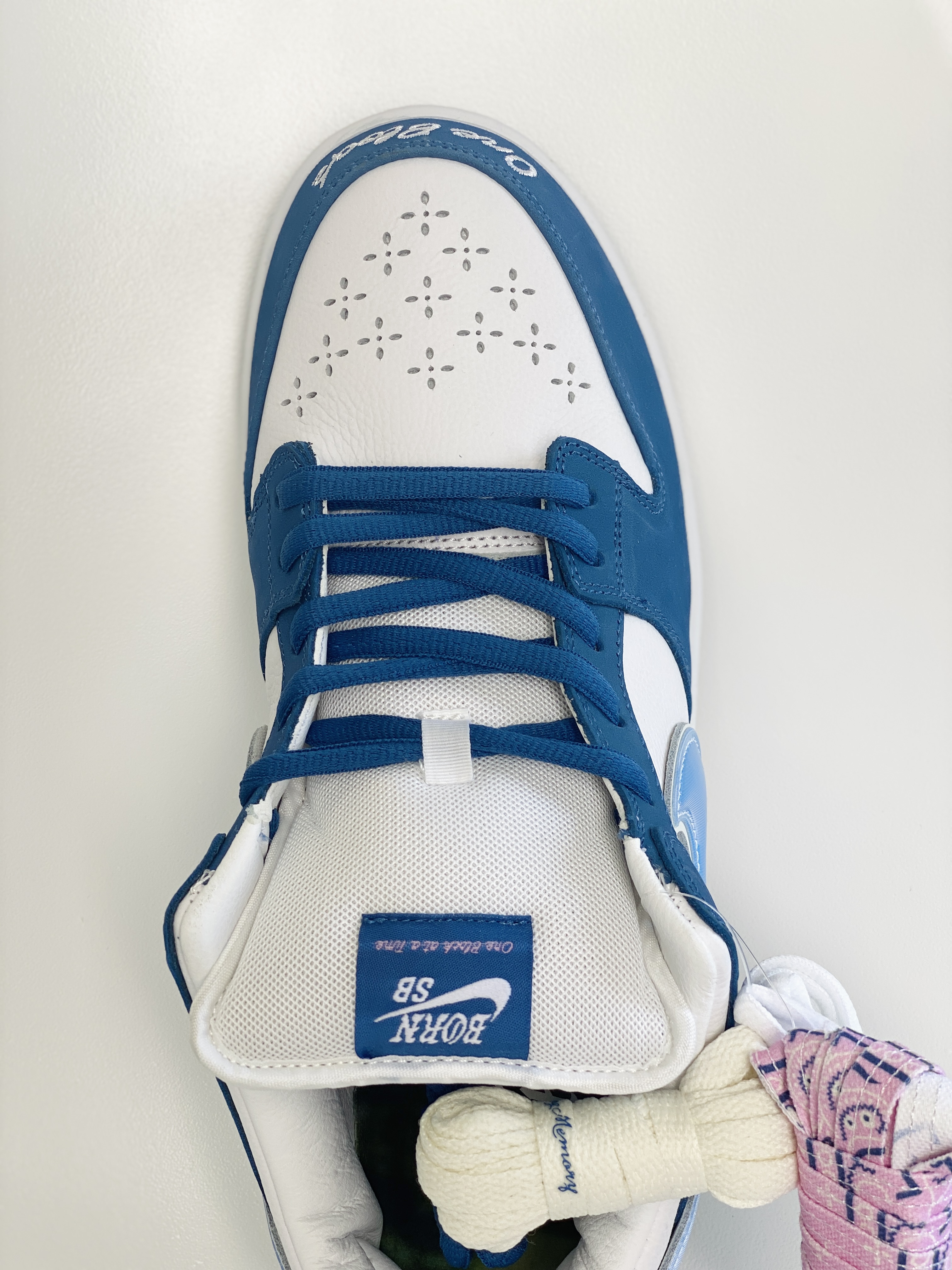 Born Raised Dunk SB Low  Release Date 低筒 复古板鞋 休闲鞋 男鞋 女鞋  藍白色 FN7819-400