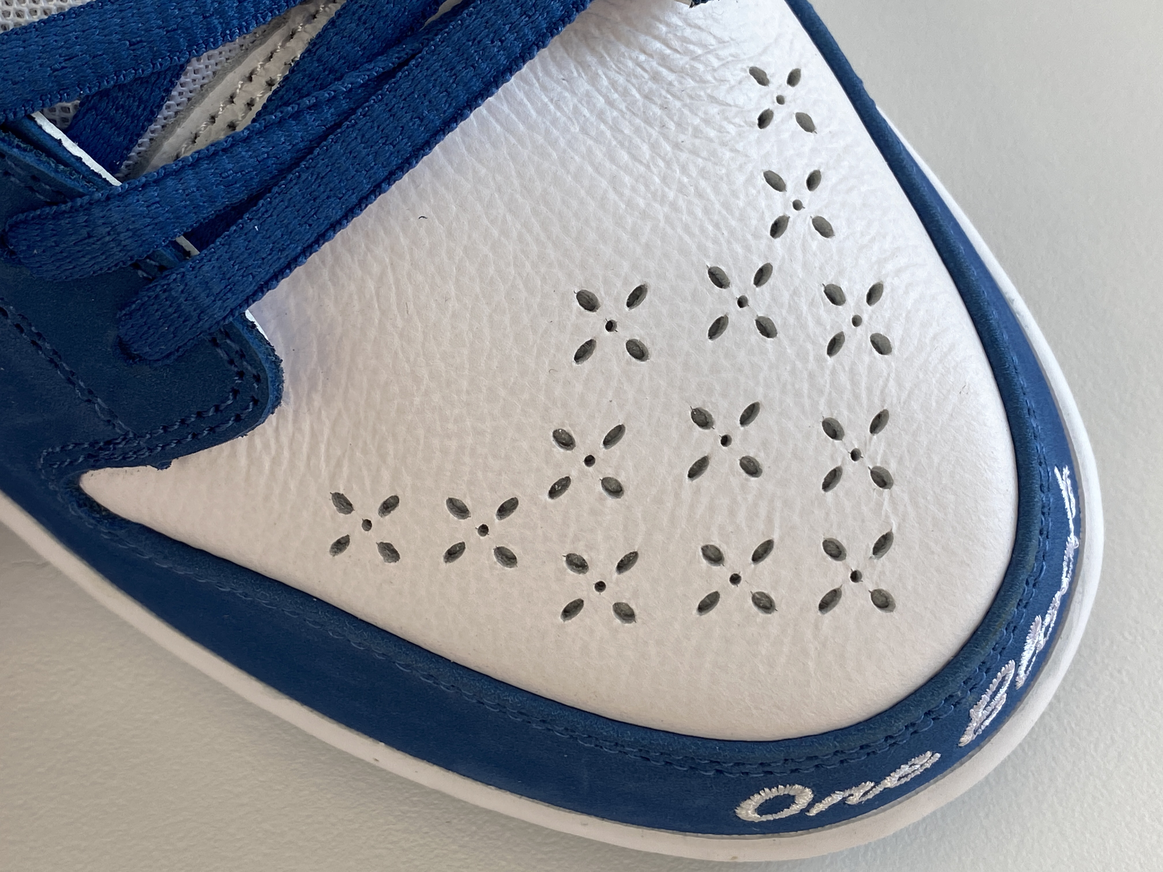 Born Raised Dunk SB Low  Release Date 低筒 复古板鞋 休闲鞋 男鞋 女鞋  藍白色 FN7819-400