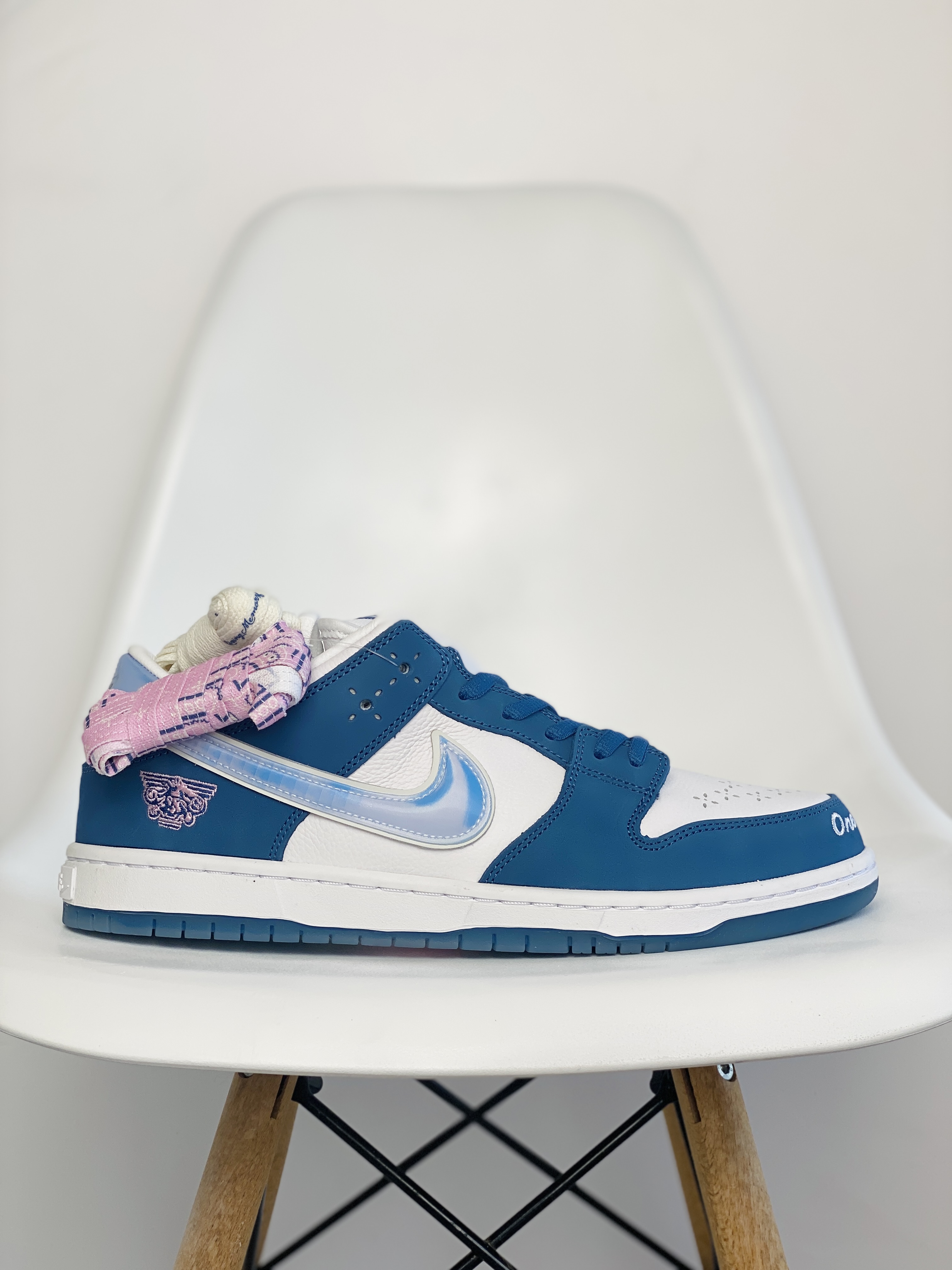 Born Raised Dunk SB Low  Release Date 低筒 复古板鞋 休闲鞋 男鞋 女鞋  藍白色 FN7819-400
