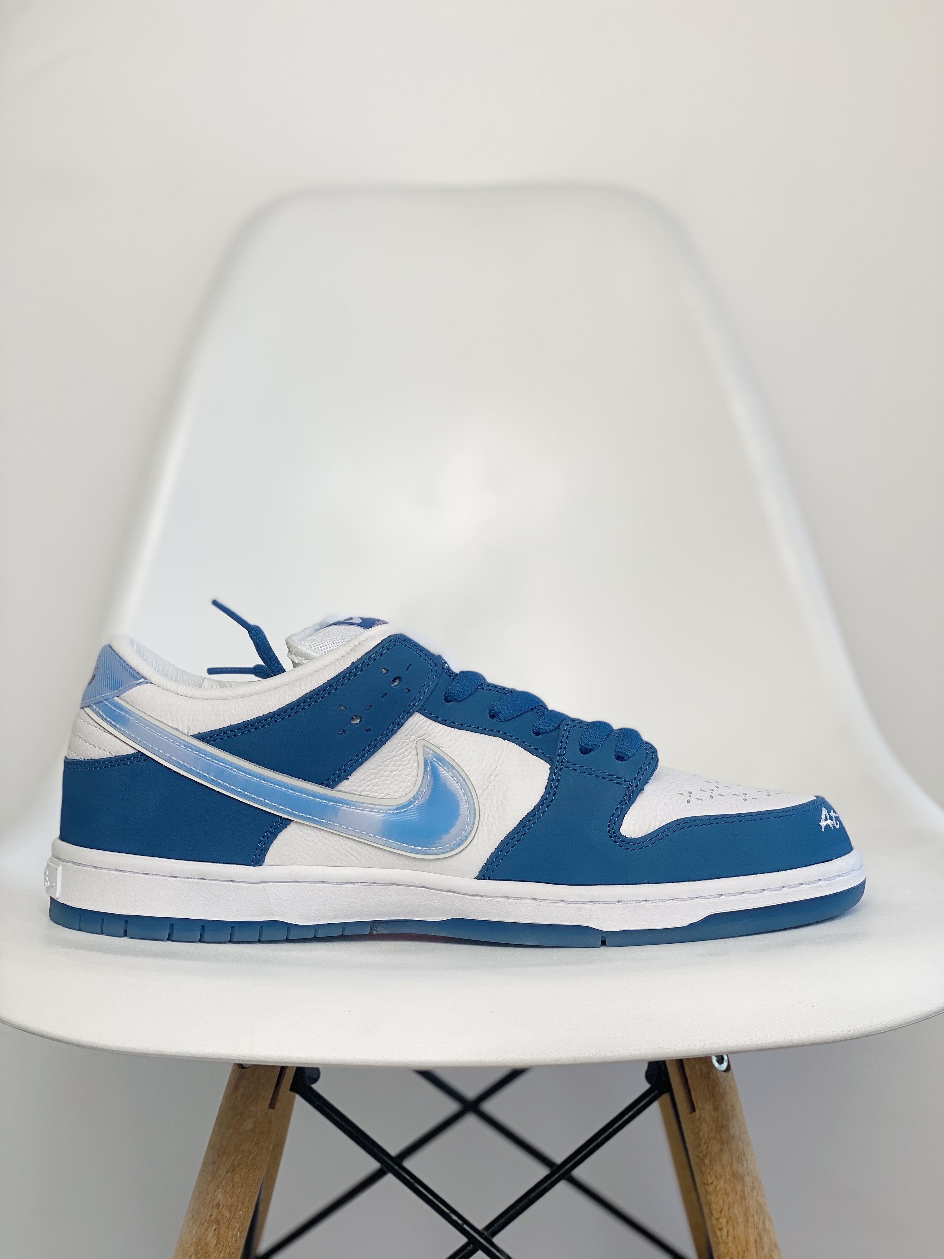 Born Raised Dunk SB Low  Release Date 低筒 复古板鞋 休闲鞋 男鞋 女鞋  藍白色 FN7819-400