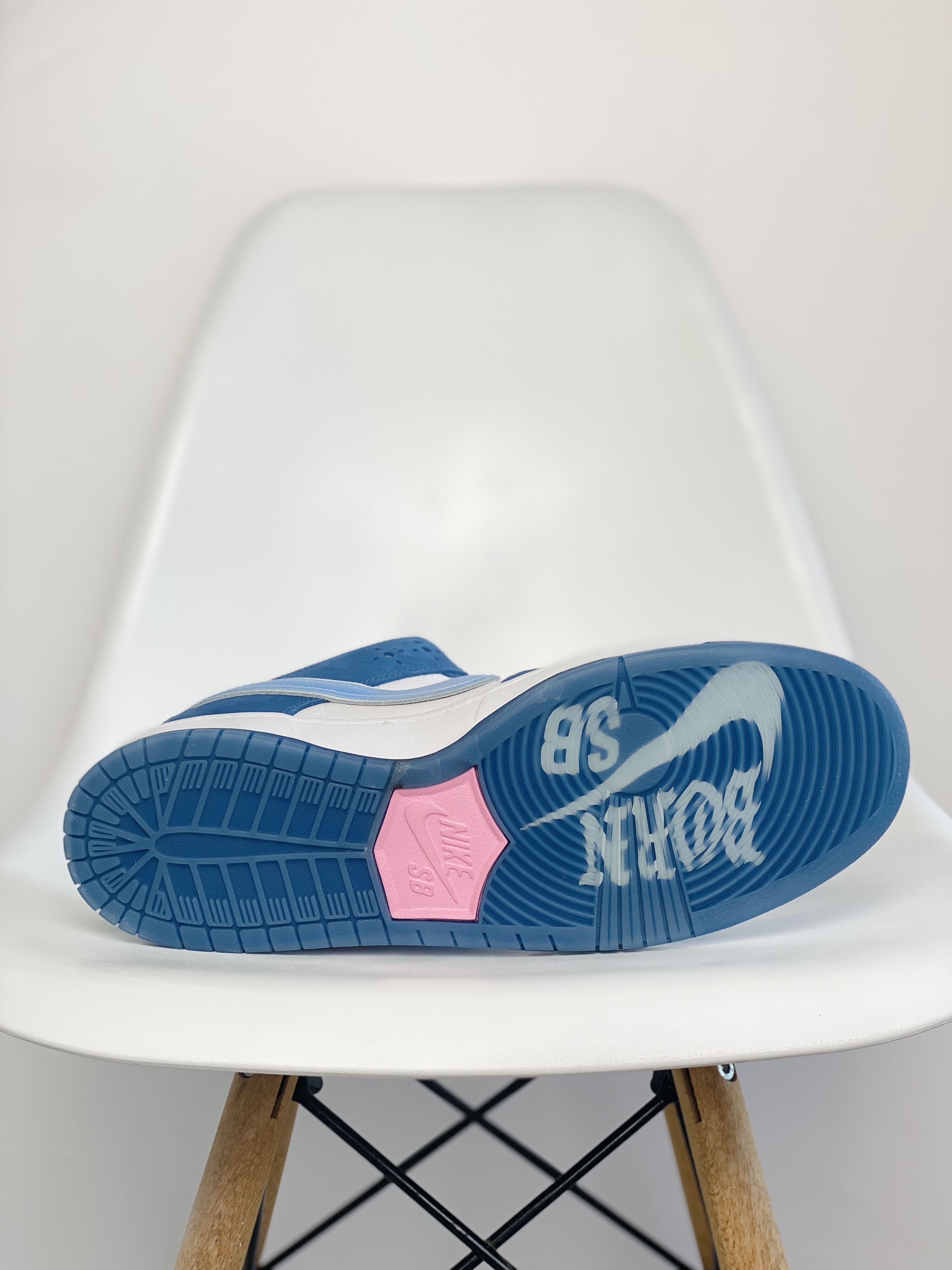 Born Raised Dunk SB Low  Release Date 低筒 复古板鞋 休闲鞋 男鞋 女鞋  藍白色 FN7819-400