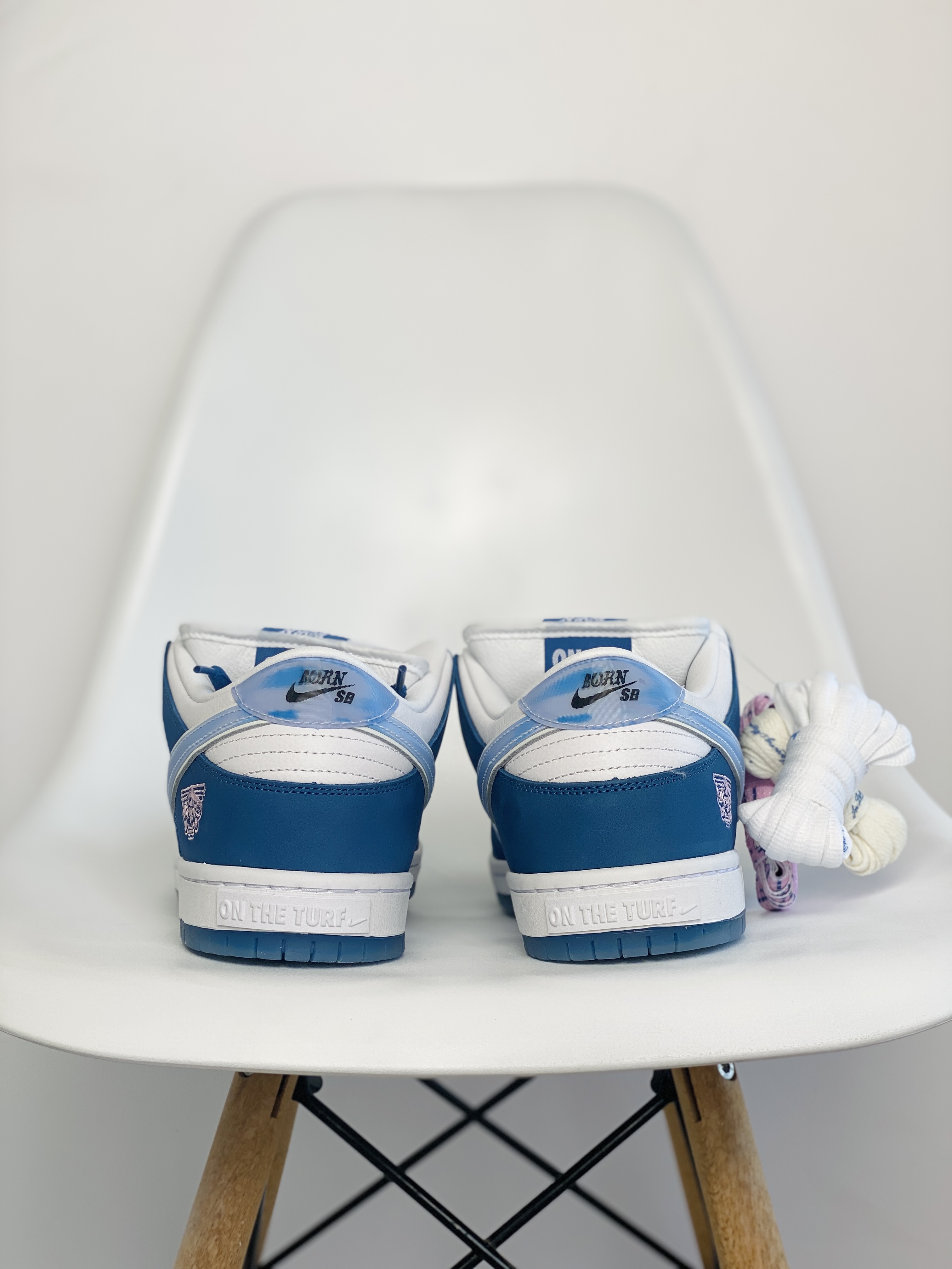 Born Raised Dunk SB Low  Release Date 低筒 复古板鞋 休闲鞋 男鞋 女鞋  藍白色 FN7819-400