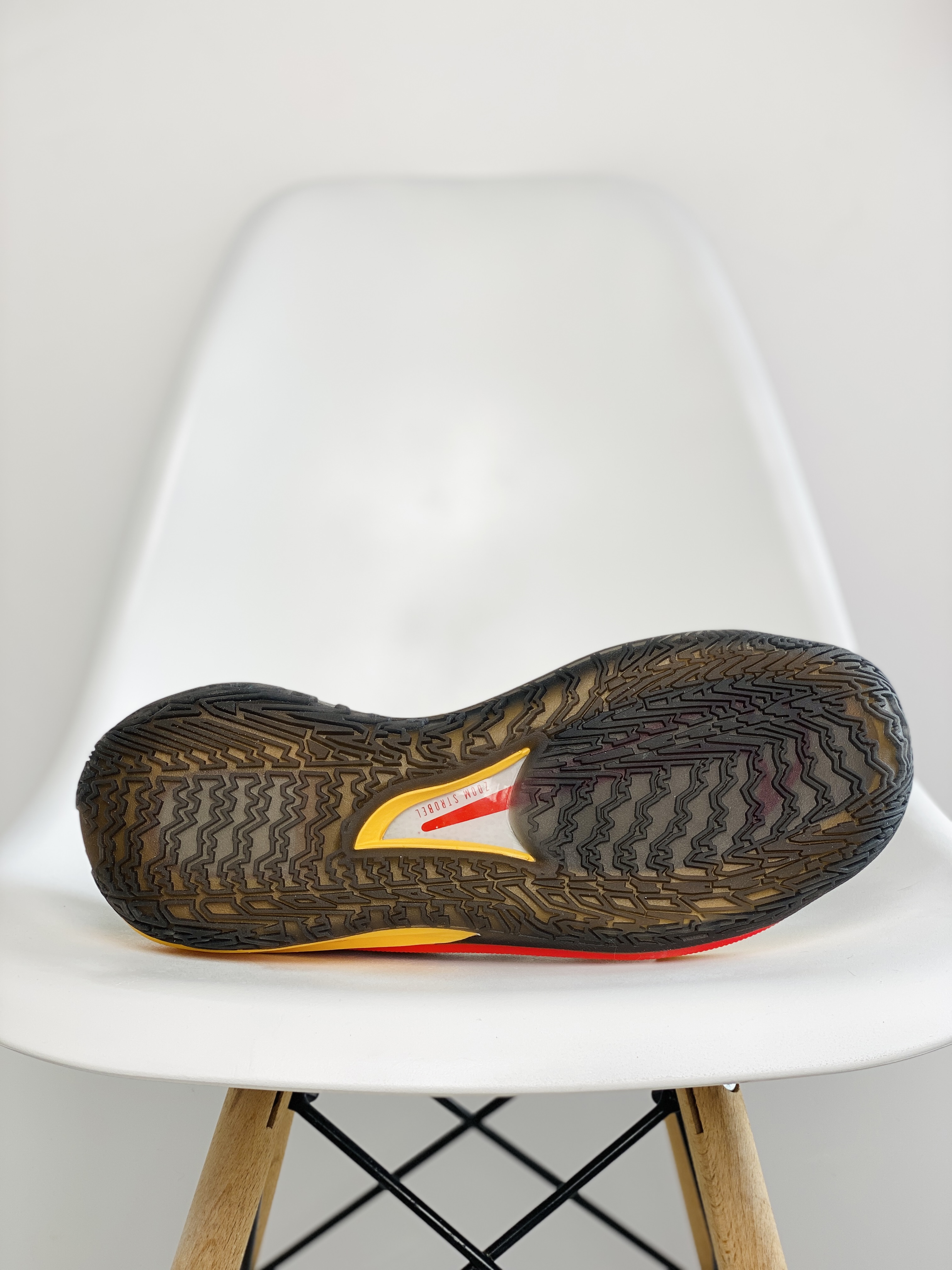 需预定 STAR  GT Cut Black Fusion Red 中底＋碳板版本  低筒  篮球鞋 球鞋 实战鞋 全掌气垫 TPU抗扭 黑黃李小龍