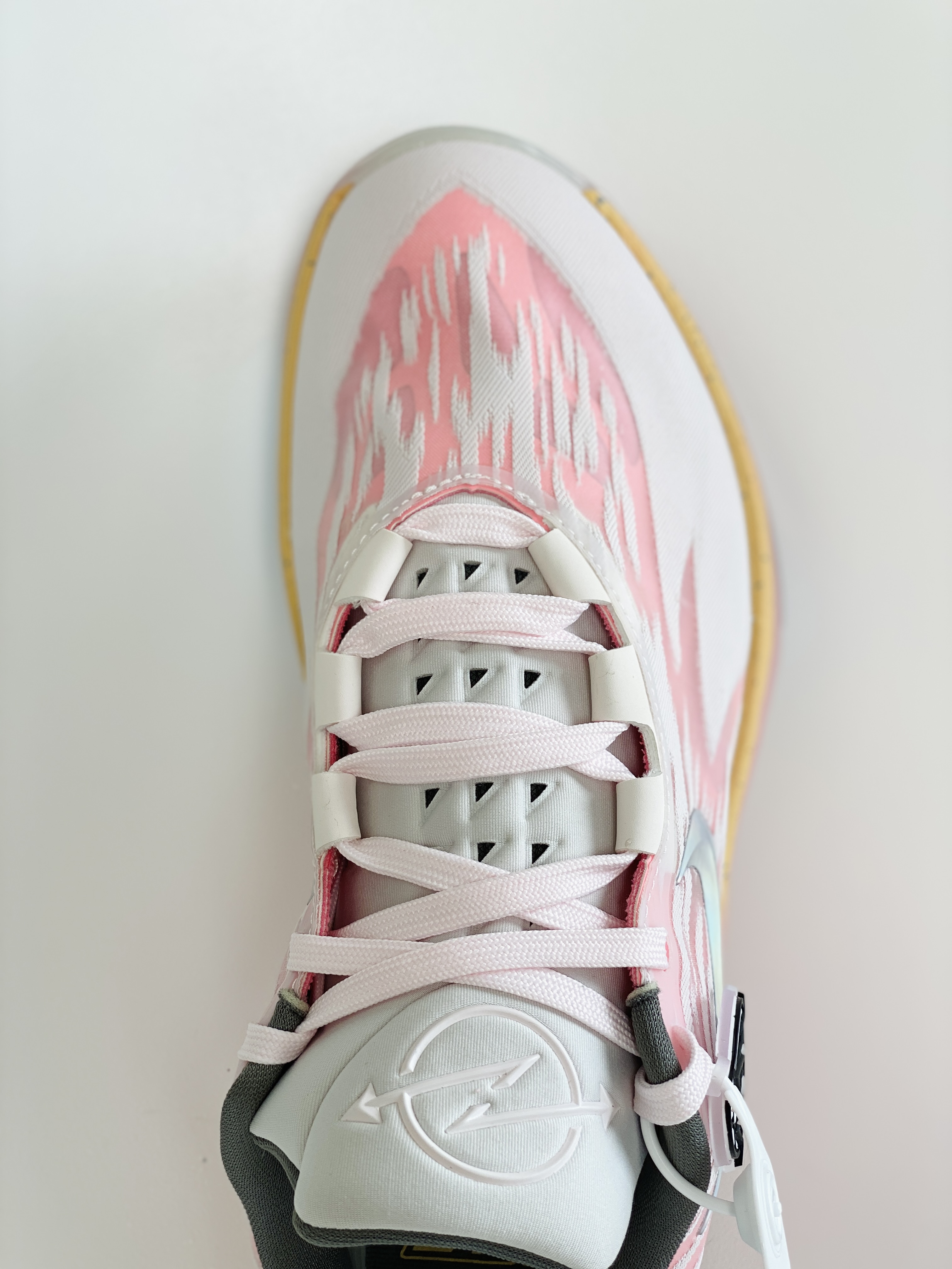 滅世 GT Cut 2.0  低筒   全掌 气垫 防滑耐磨 籃球鞋 實戰鞋 球鞋 波鞋 男鞋 水蜜桃 粉色 DJ6013-602