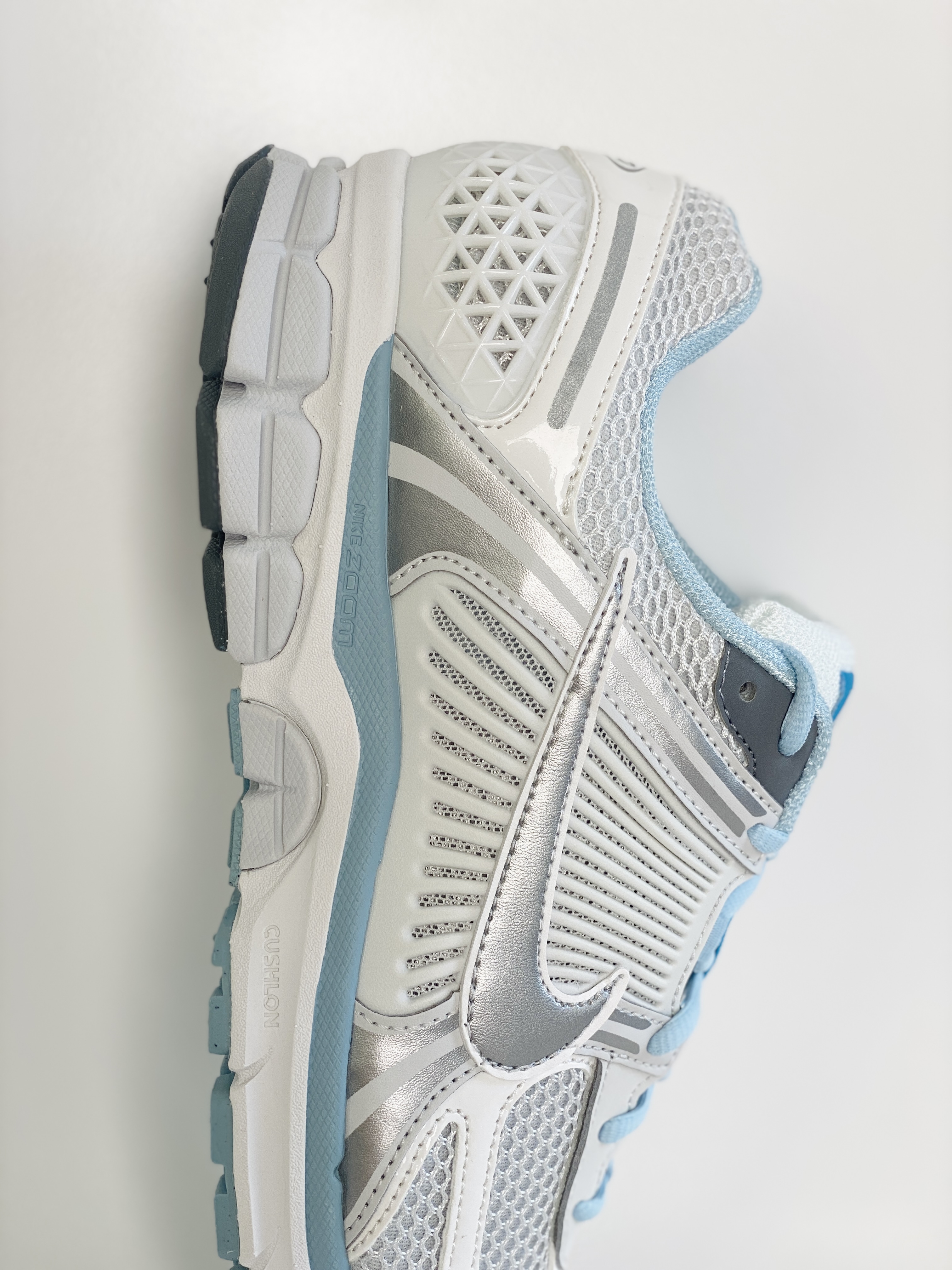 新版 Nike Air Zoom Vomero 5  前后 气垫 低筒 跑步鞋 运动鞋 男鞋 女鞋 波鞋  灰藍色 FN3432-001