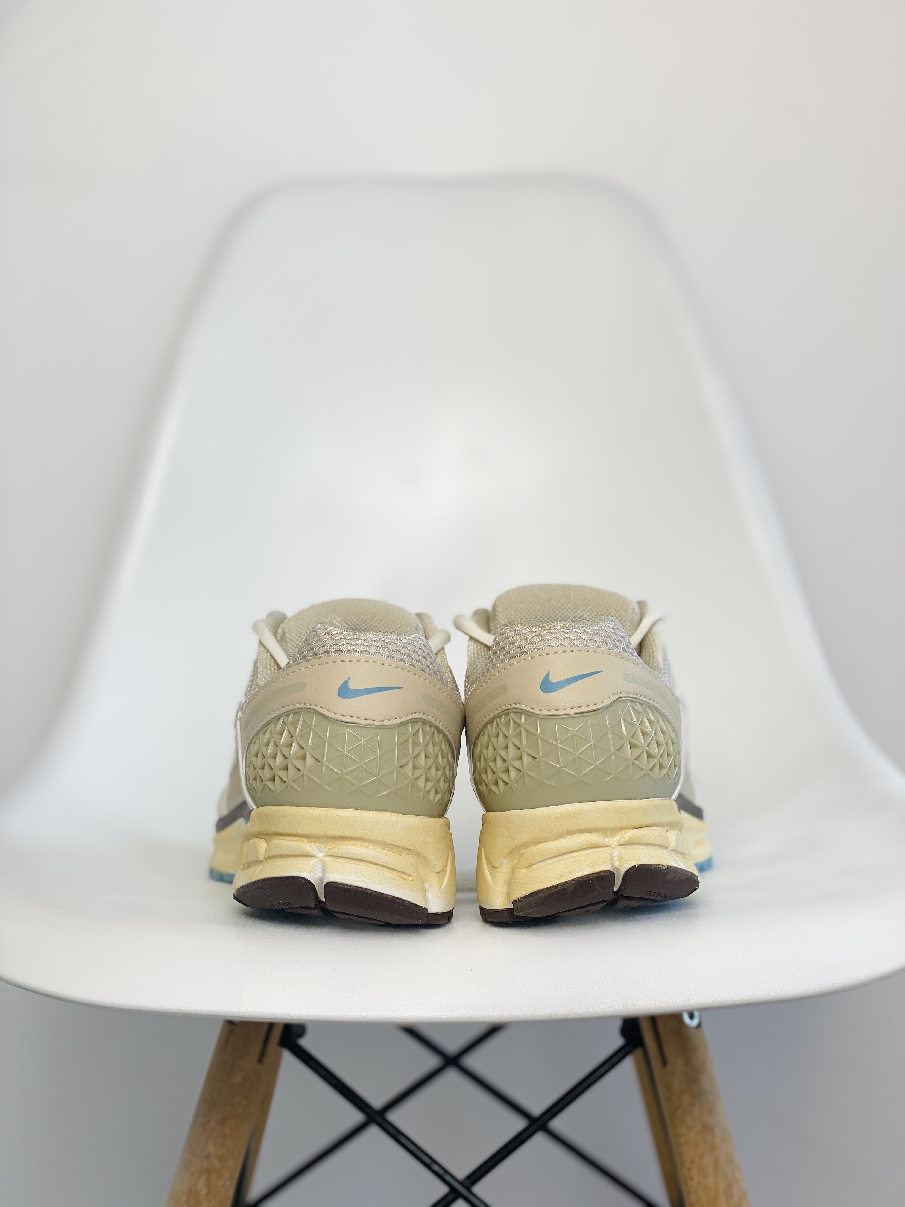 新版 Nike Air Zoom Vomero 5 米色 前后 气垫 低筒 跑步鞋 运动鞋 男鞋 女鞋 波鞋  FB8825-111