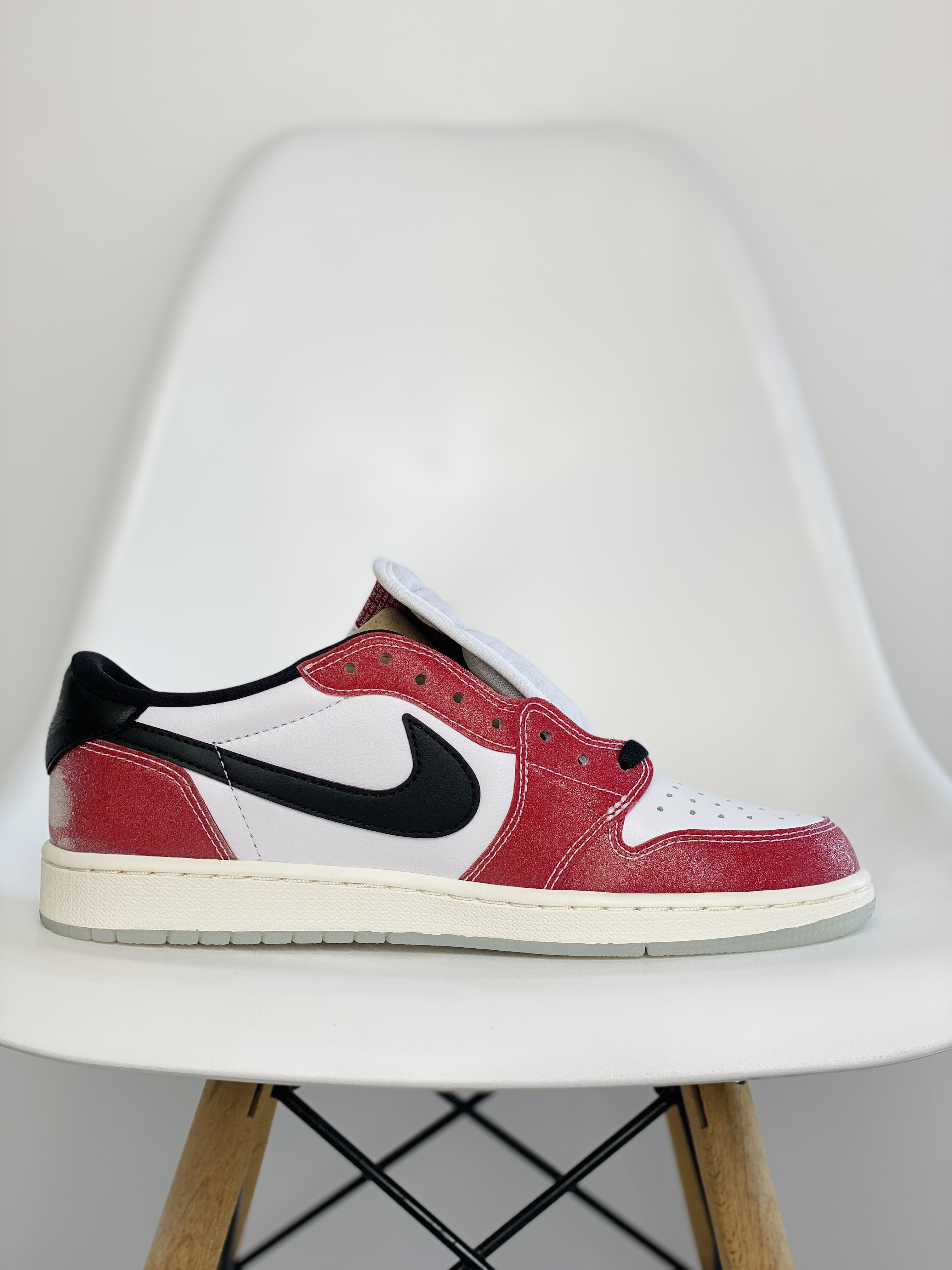 Trophy Room Jordan Air Jordan 1 Low OG 乔丹之子 低筒 板鞋 休闲鞋 男鞋 白红 FN0432-017