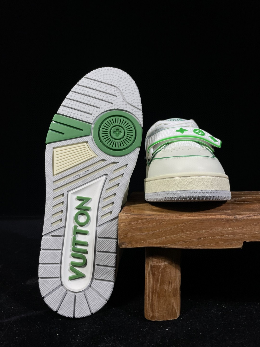 Louis Vuitton 路易威登 Trainer 魔术贴 白绿 低筒 休闲鞋 板鞋 运动鞋 男鞋 女鞋 1A98UX