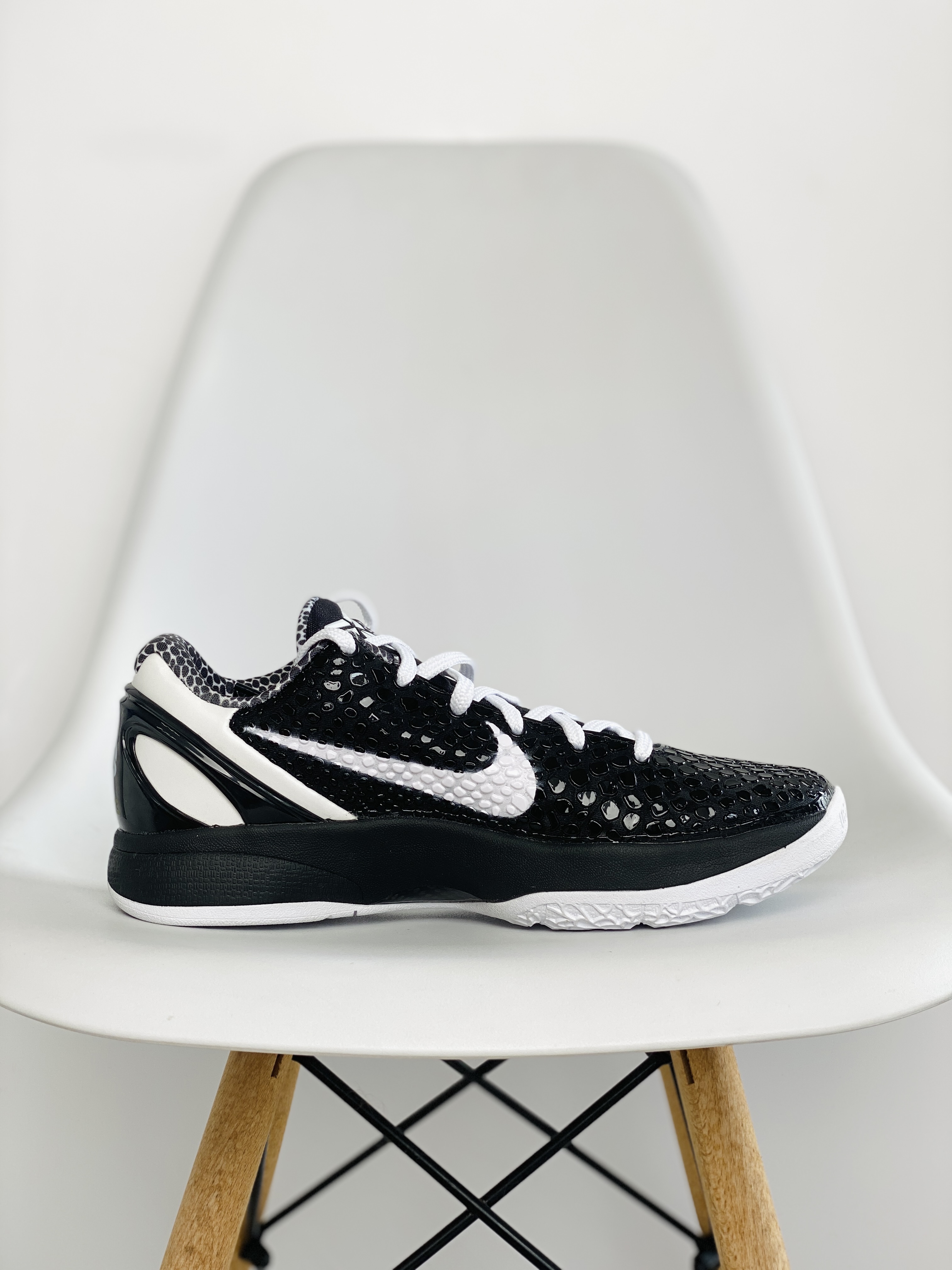 需预定 H12 Kobe6  GIGI mambacita  黑白  球鞋 籃球鞋 實戰鞋 前掌气垫 后掌EVA 真碳板 男鞋   CW2190-002