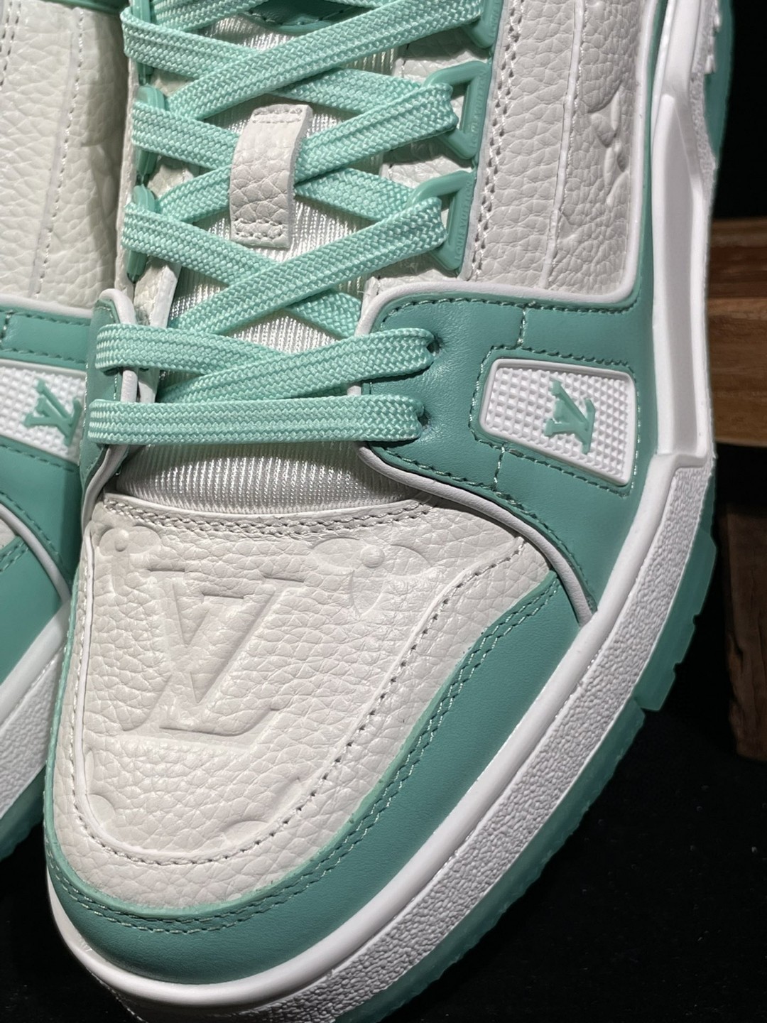 Louis Vuitton 路易威登 Trainer 牛皮 蒂芙尼绿 休闲鞋 板鞋 运动鞋 男鞋 女鞋 1A8KBQ