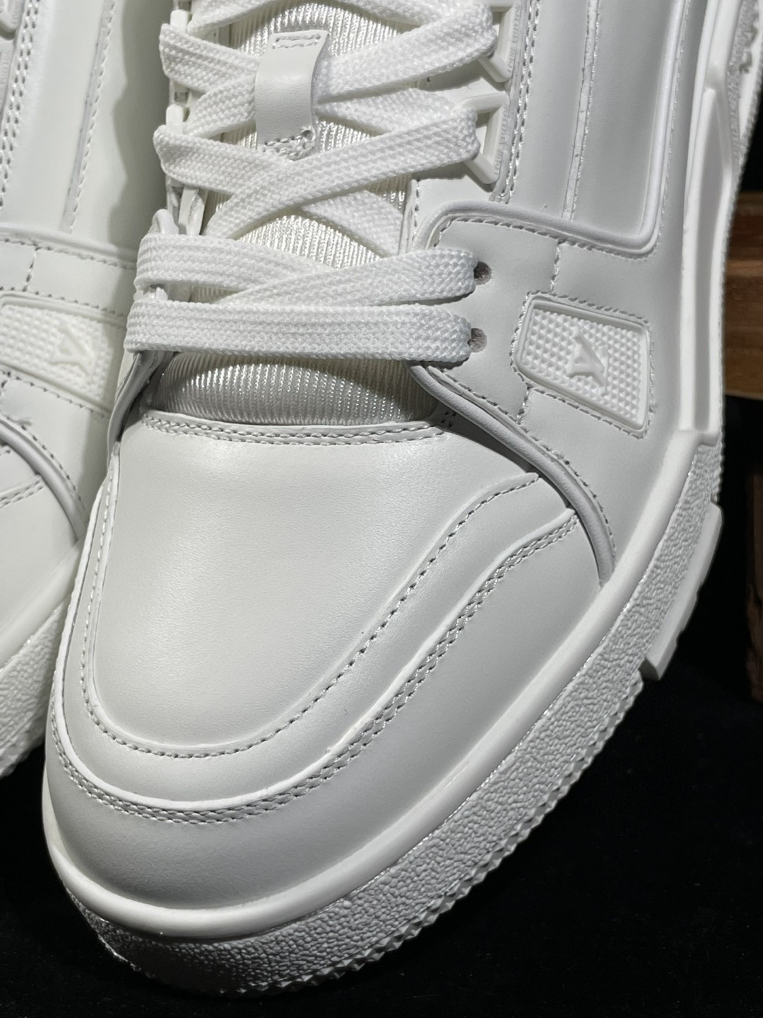 Louis Vuitton 路易威登 Trainer Sneaker 白色 低筒 休闲鞋 板鞋 男鞋 女鞋 1A9G4Z