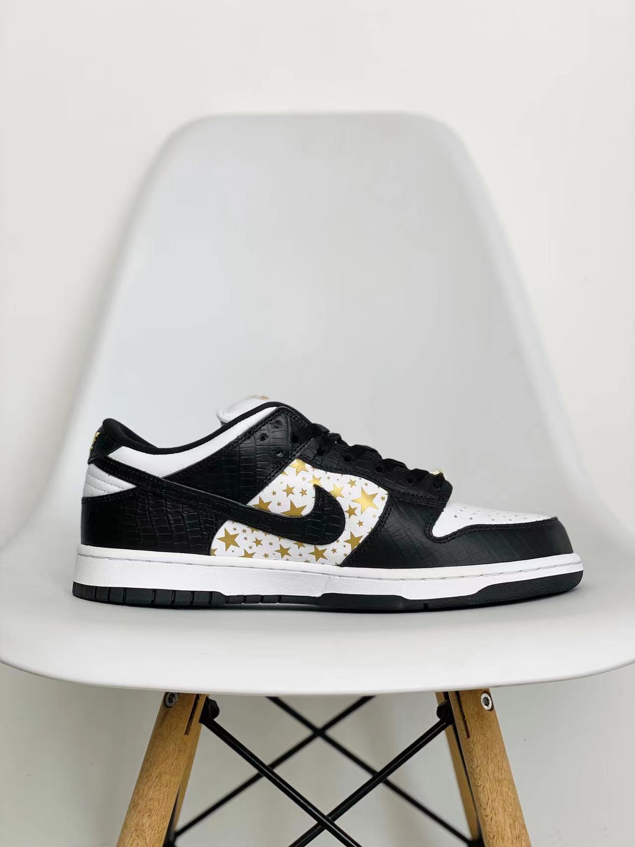  Supreme x SB Dunk Low Black Stars 联名 白金黑 低筒 复古板鞋 休闲鞋 男鞋 女鞋 DH3228-102