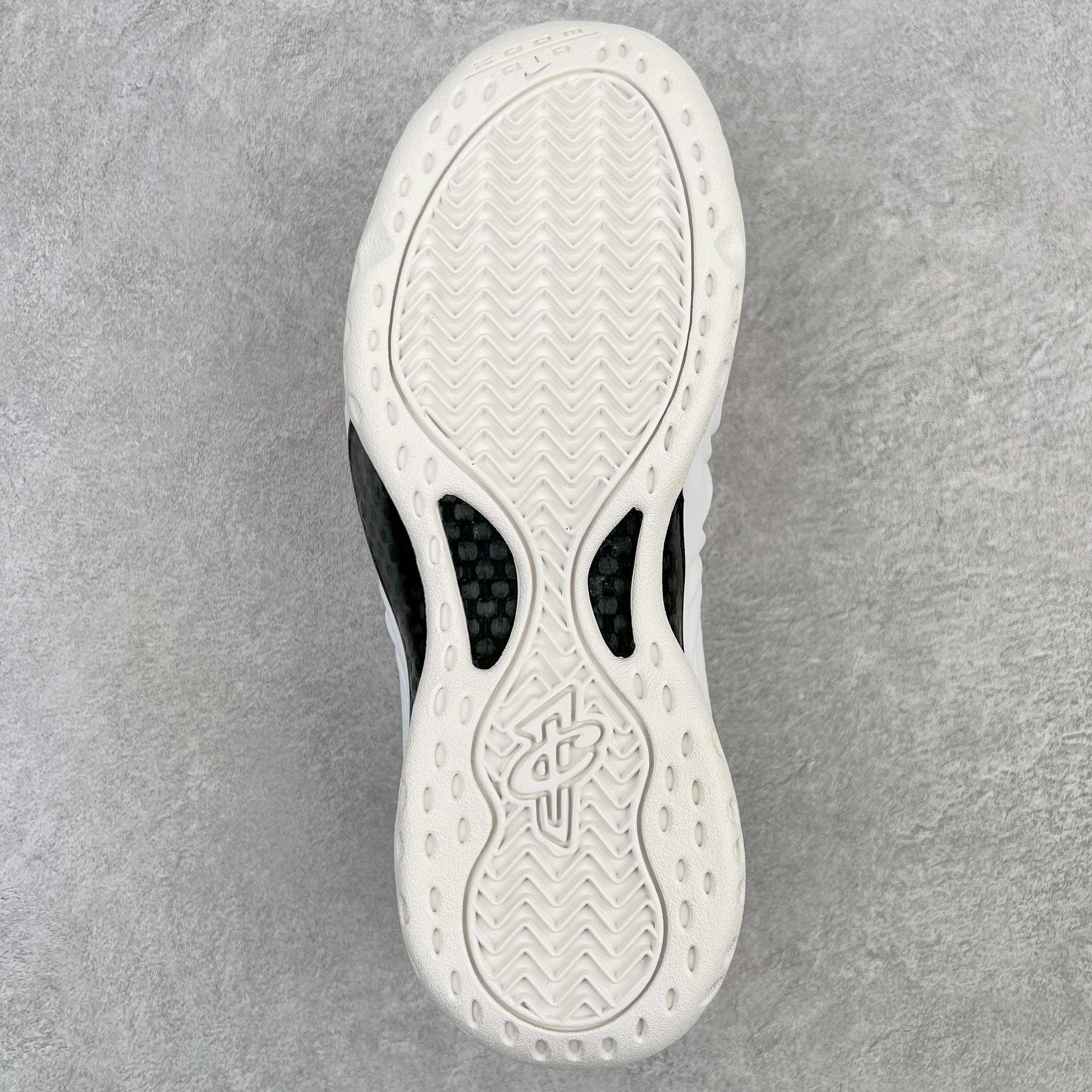 Comme des Garcons NIKE Air Foamposite One SP 白色 蚊香喷 喷泡 篮球鞋 男鞋 碳板 DJ7952-100