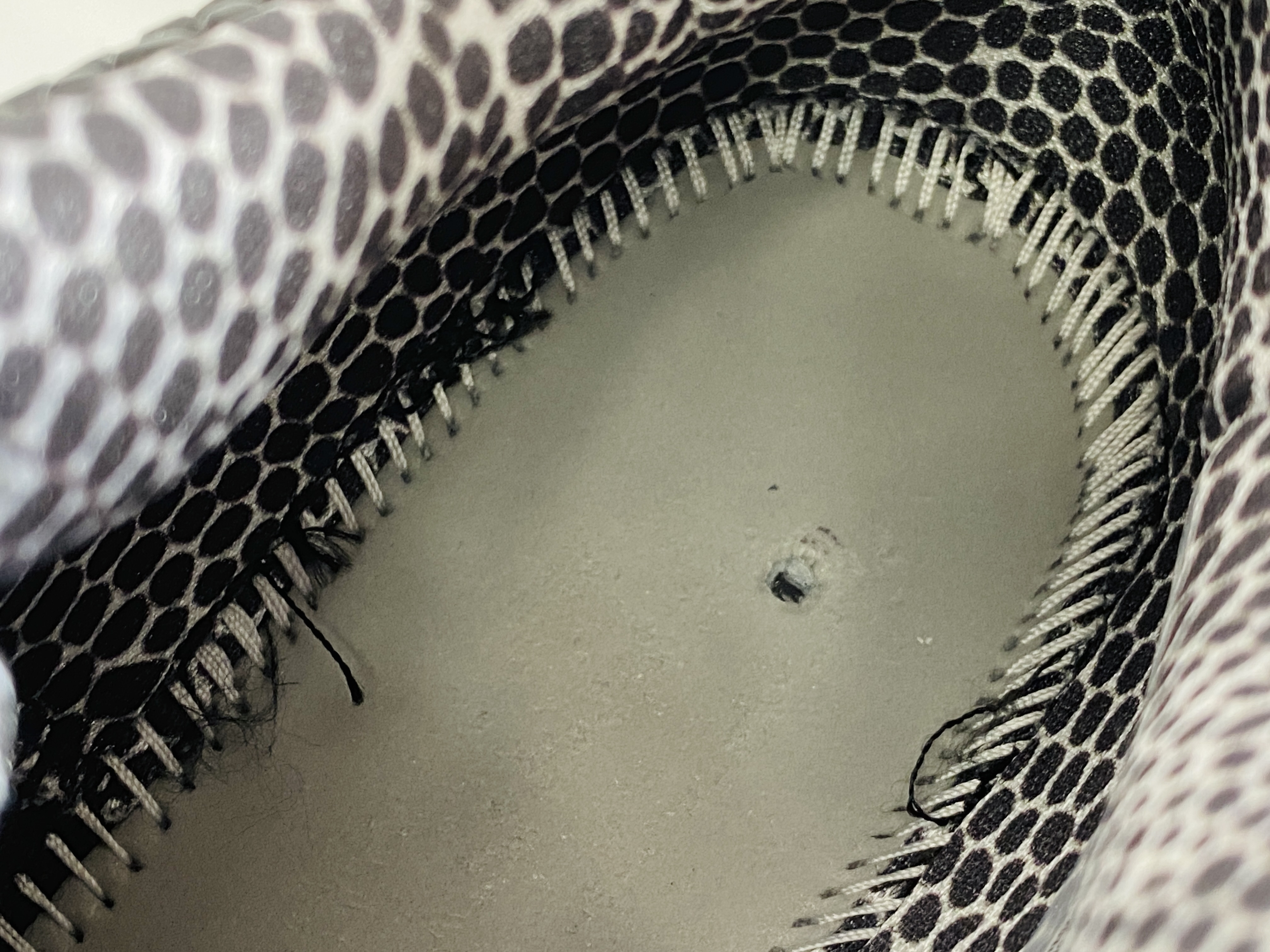 需预定 H12 Kobe6  GIGI mambacita  黑白  球鞋 籃球鞋 實戰鞋 前掌气垫 后掌EVA 真碳板 男鞋   CW2190-002