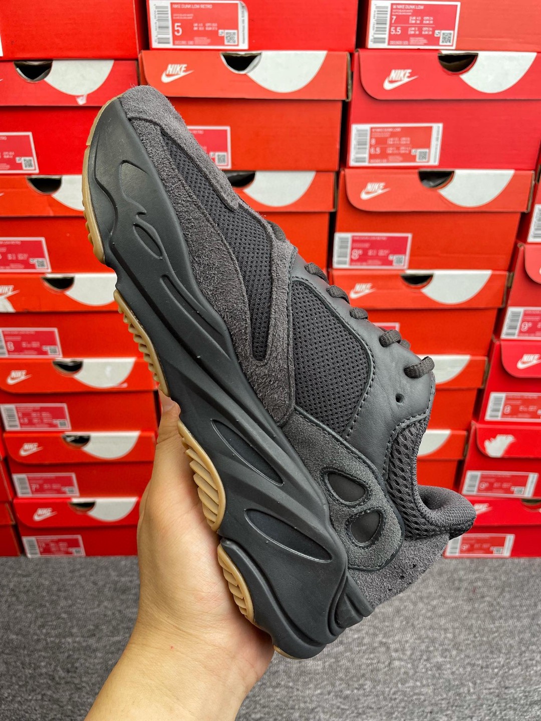 adidas originals Yeezy Boost 700 Utility Black 黑武士 低筒 休闲鞋 运动鞋 老爹鞋 男鞋 女鞋 FV5304