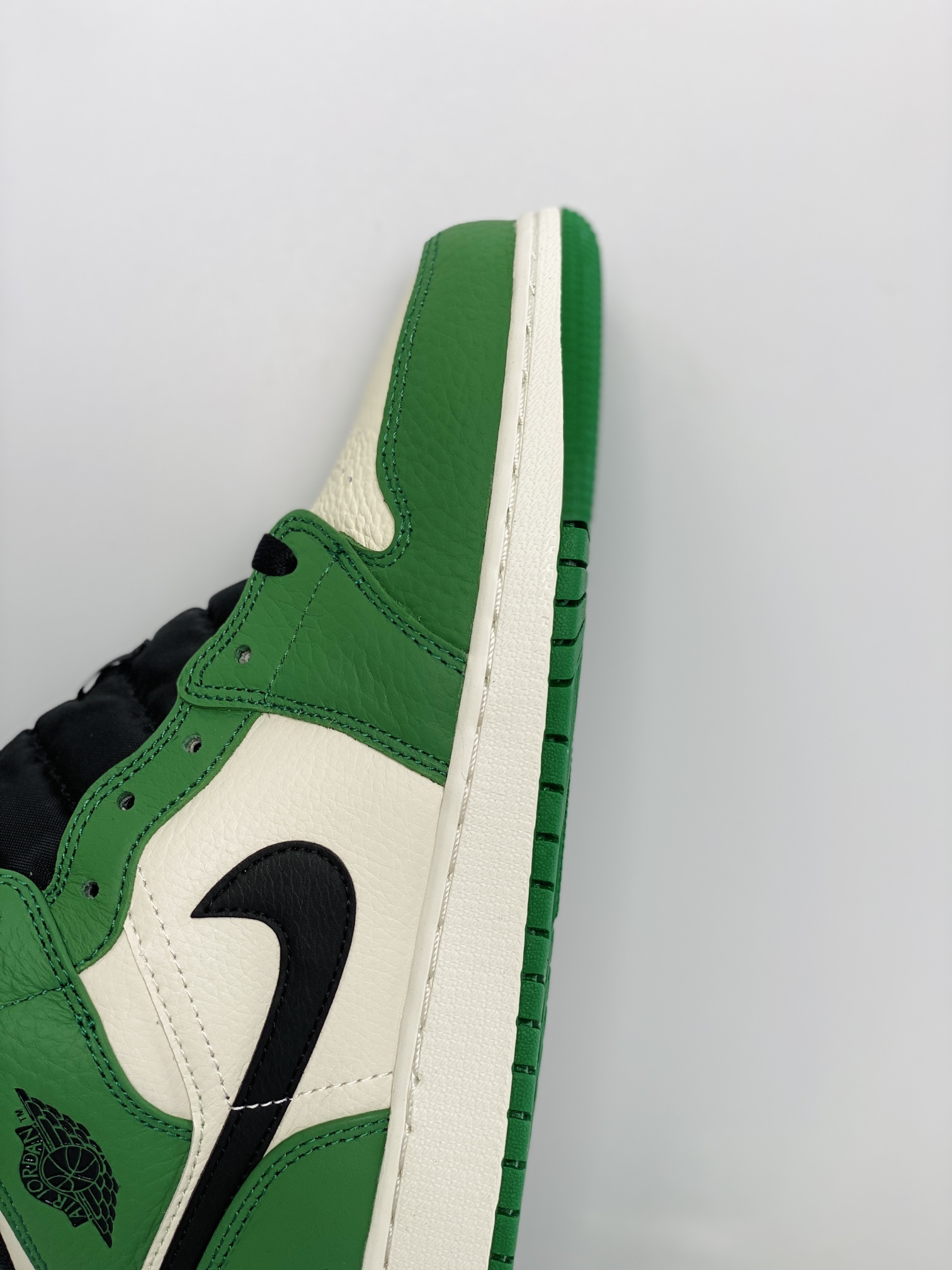 Air Jordan 1 Mid AJ1 白綠腳趾 凱爾特人 休闲鞋 女鞋 男鞋 情侣鞋 板鞋  852542-301