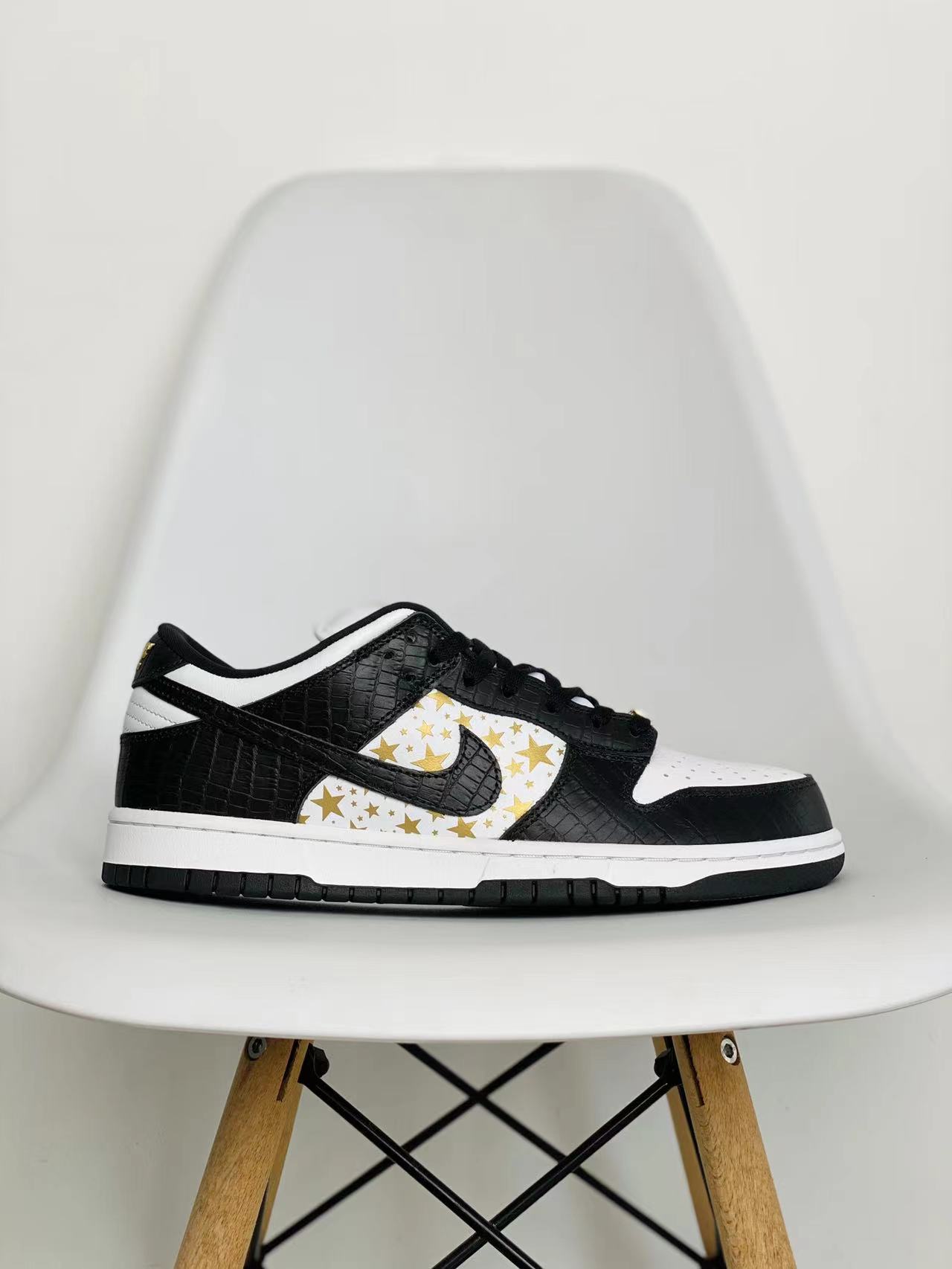  Supreme x SB Dunk Low Black Stars 联名 白金黑 低筒 复古板鞋 休闲鞋 男鞋 女鞋 DH3228-102