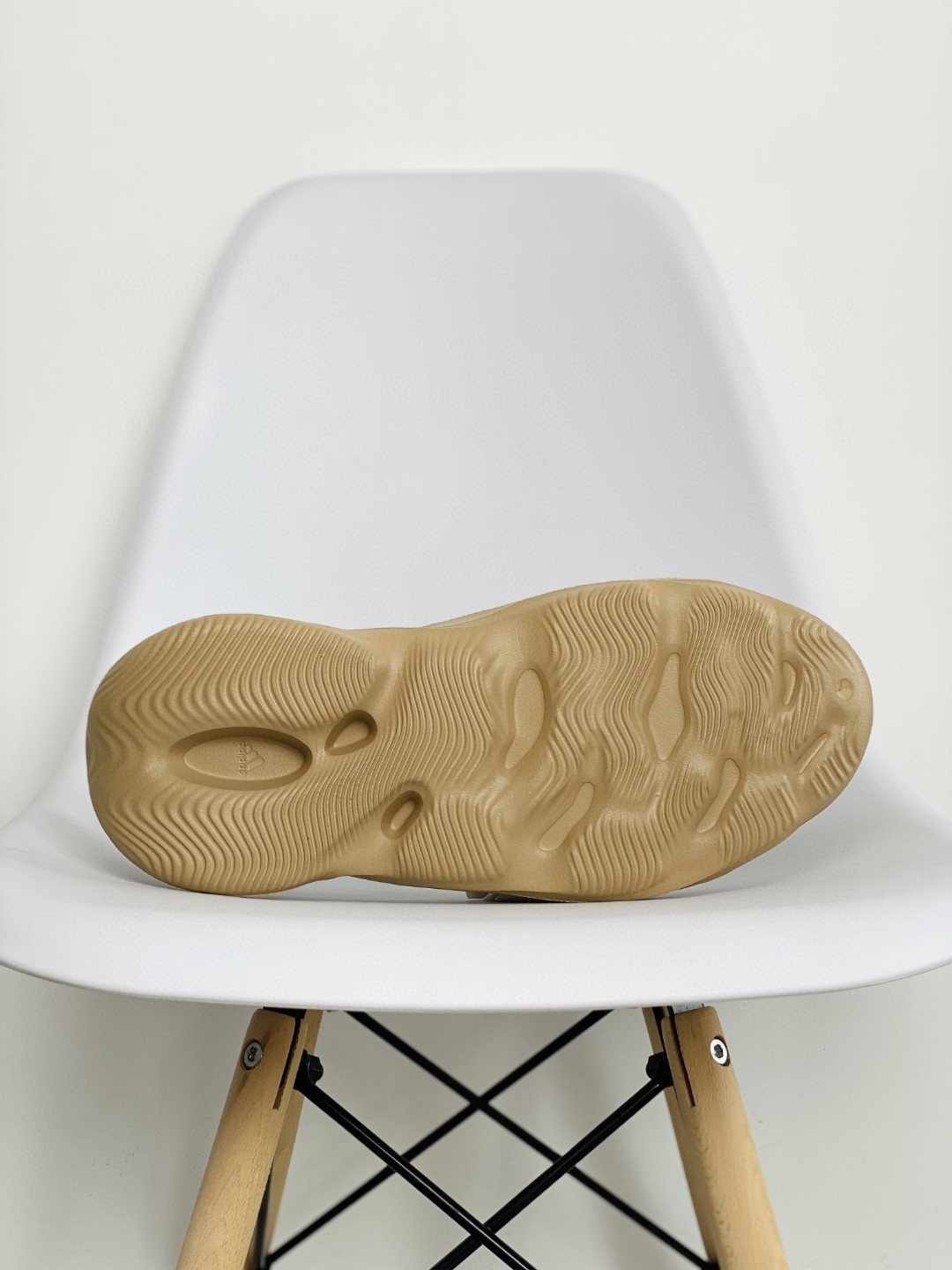 adidas originals Yeezy Foam Runner  Ochre 土黄 赭石 运动凉鞋 洞洞鞋 拖鞋 室内室外拖 GW3354