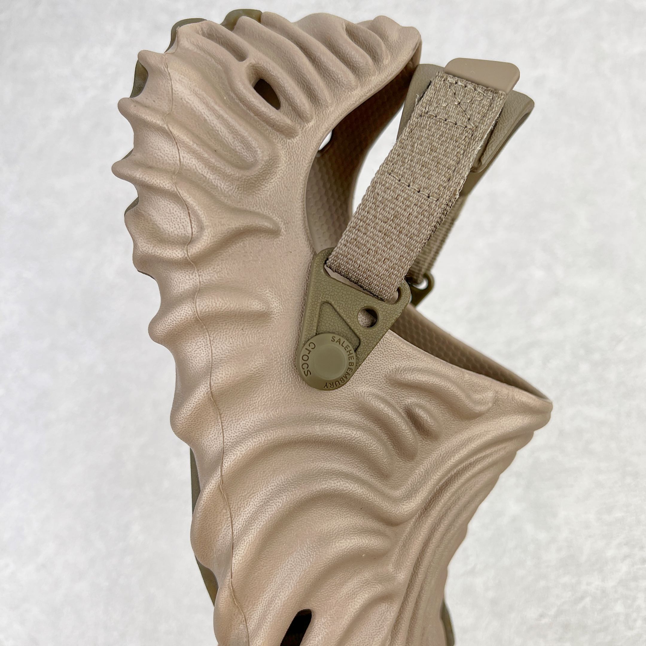 Salehe Bembury Crocs Pollex Clog Menemsha 棕褐色 云雾白 室内外 拖鞋 沙滩鞋  男女同款 207393-195