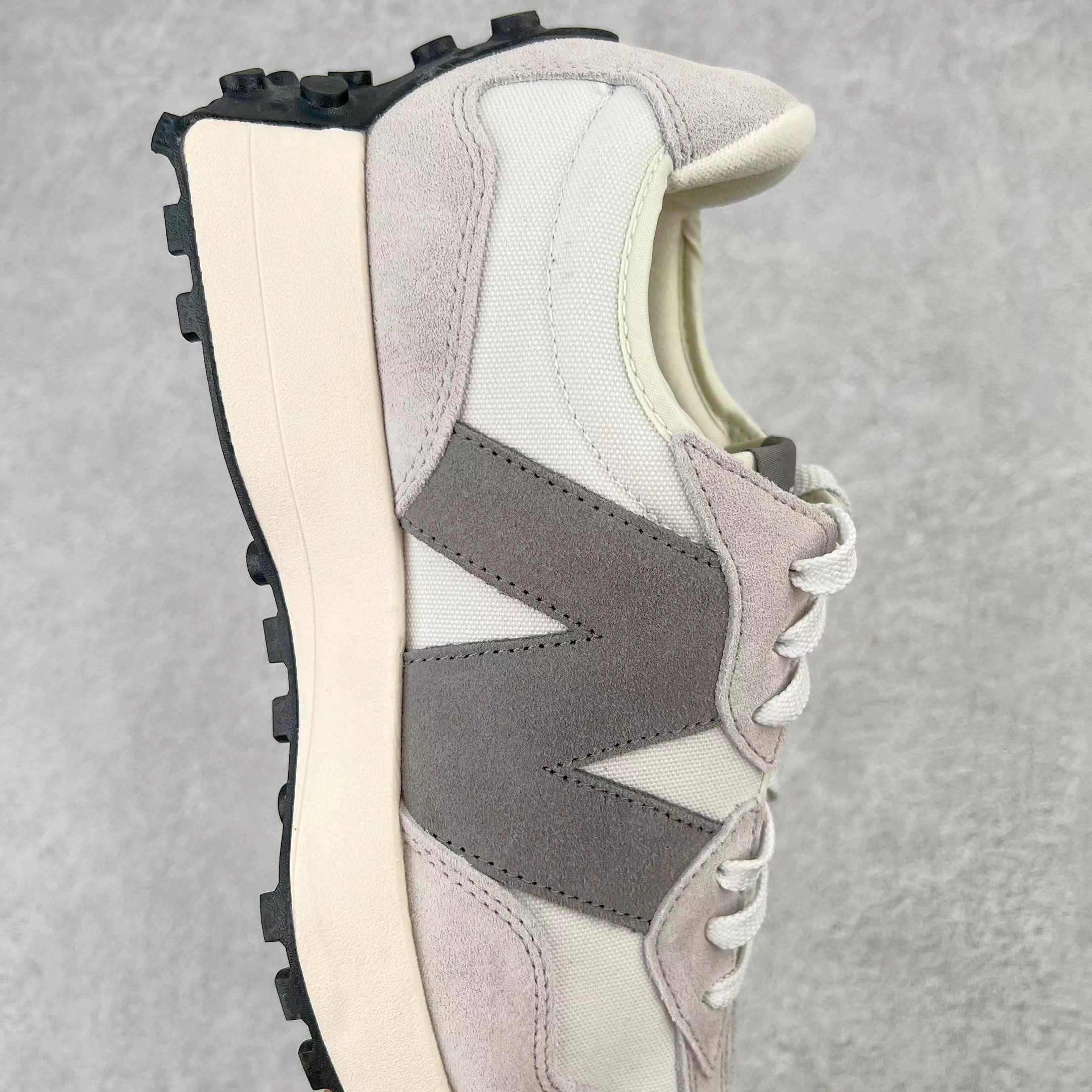 New Balance 327 灰色拼色  低筒 复古慢跑鞋 休闲鞋 板鞋 运动鞋 男鞋 女鞋 MS327WE