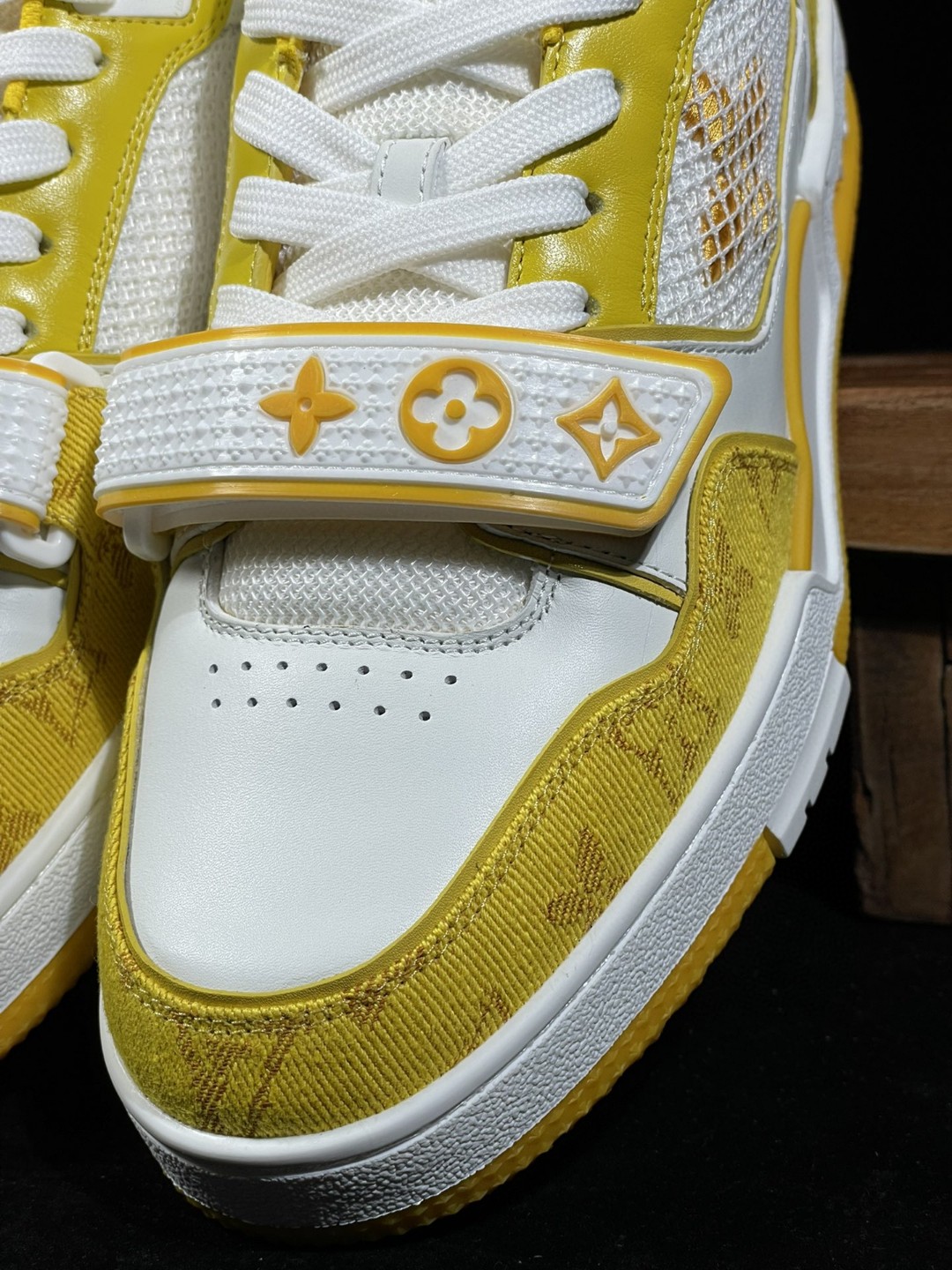 Louis Vuitton 路易威登 Trainer 魔术贴 白黄 低筒 休闲鞋 板鞋 男鞋 女鞋 1A9ZD6